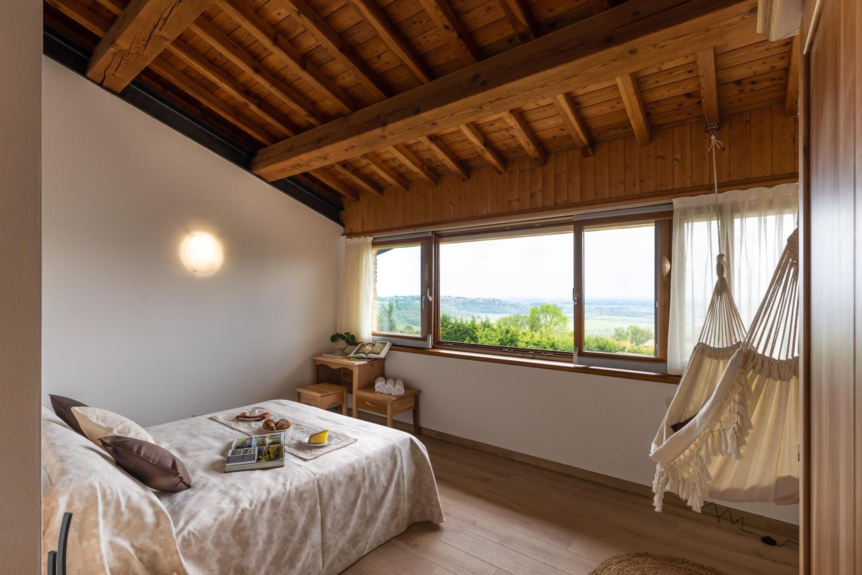 Double Room with Pool View - Photo 6