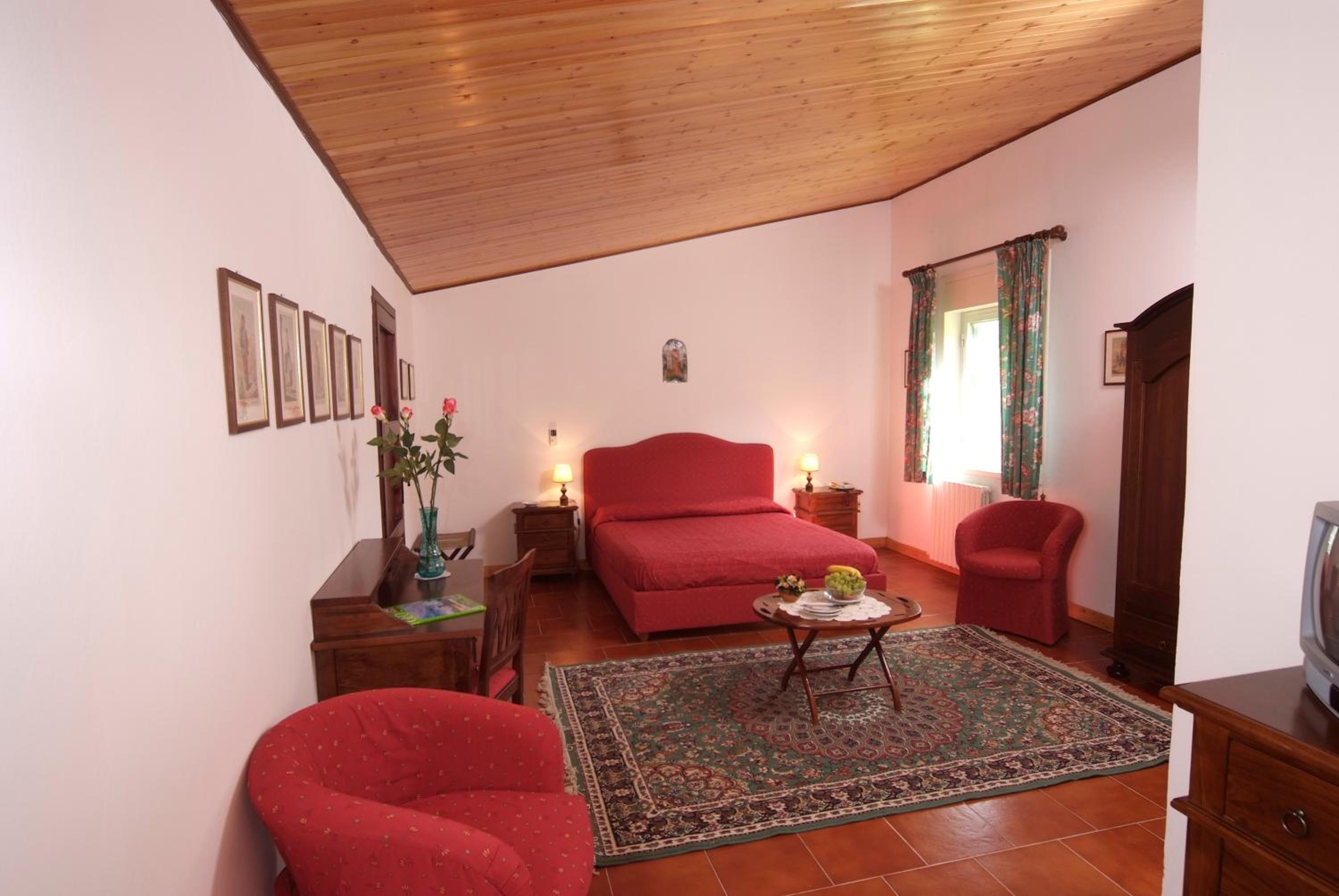 Family Room (2 Adults + 2 Children) - Photo 3