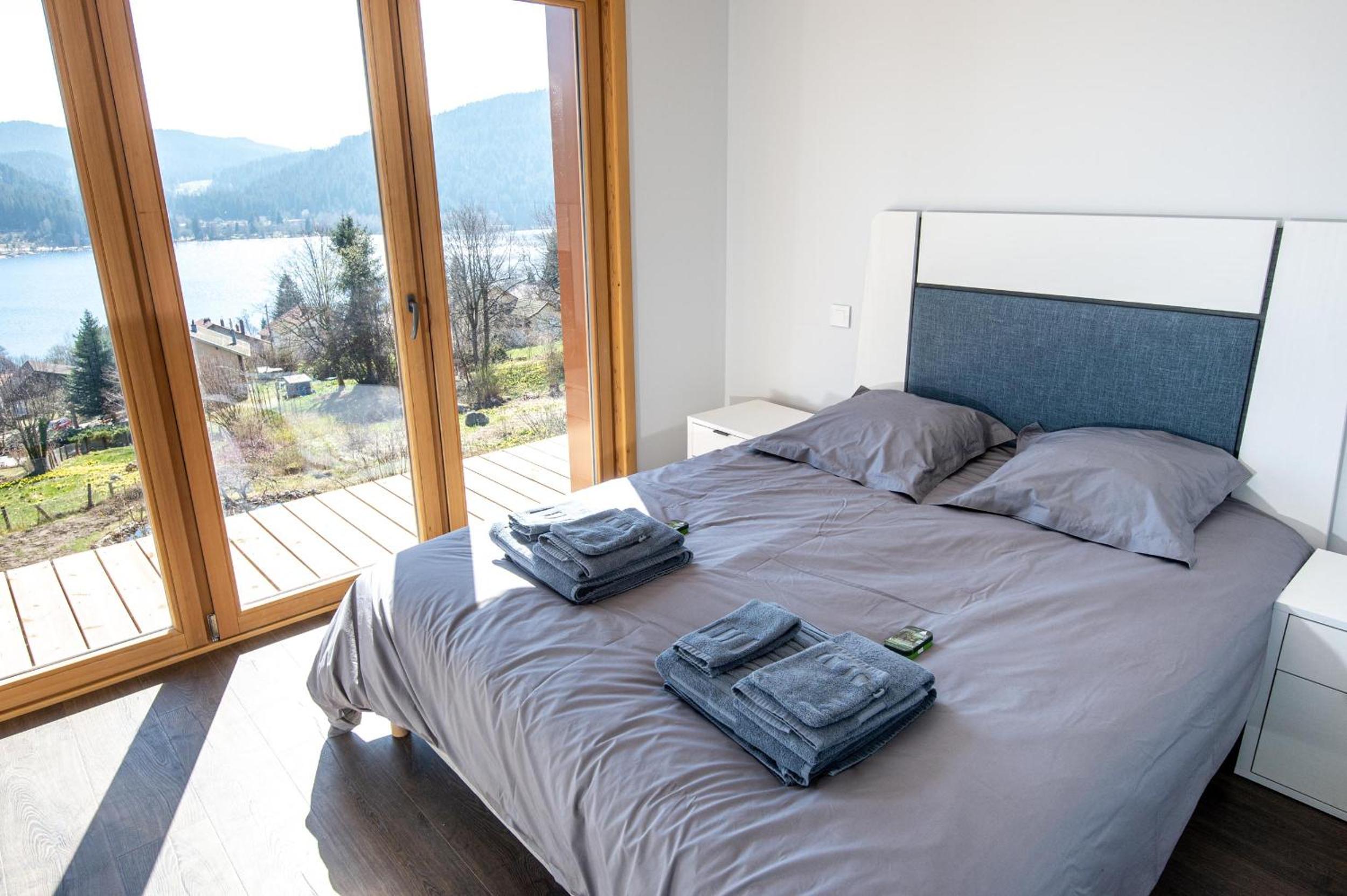 Apartment with Lake View photo 1