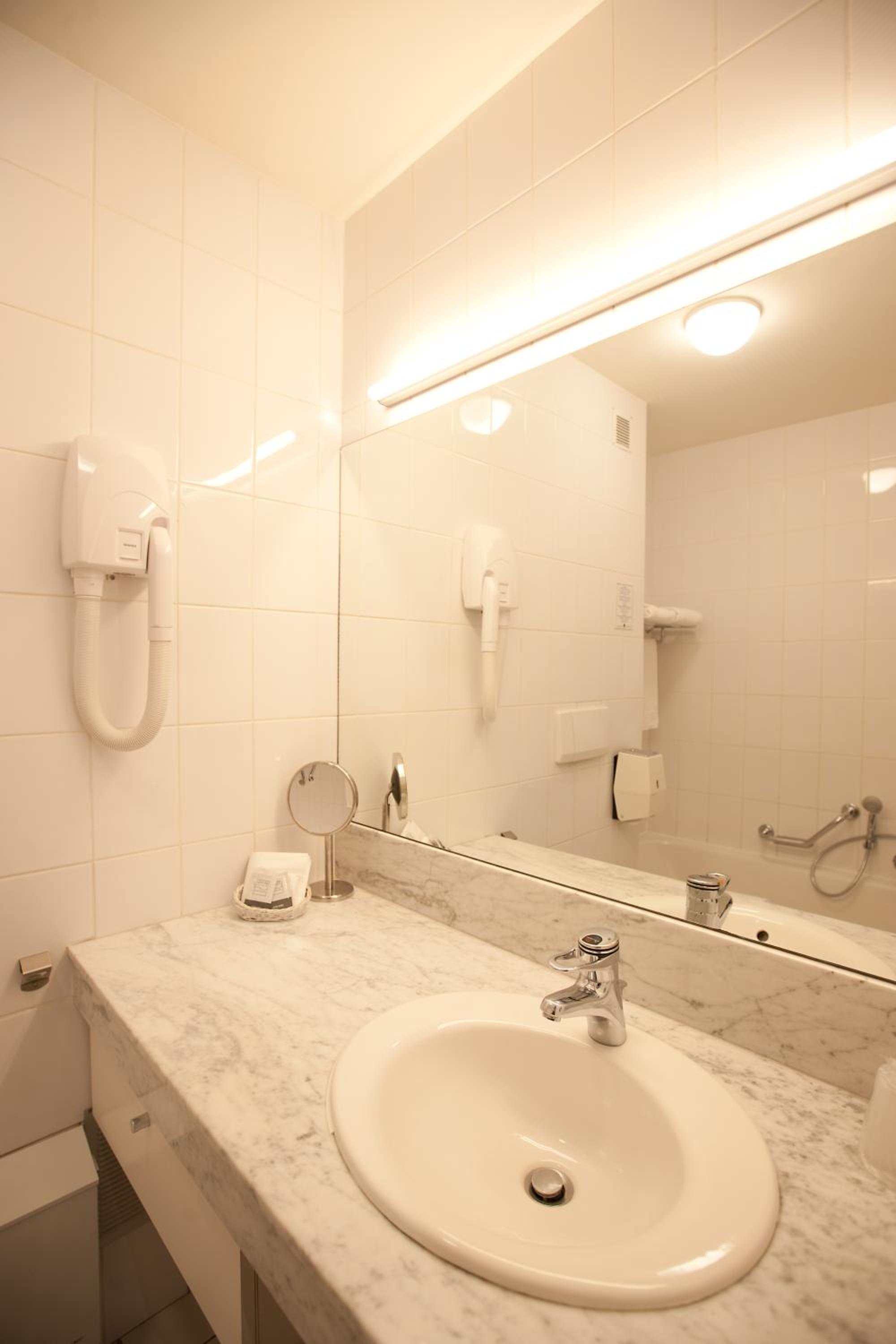 Small Twin Room photo 2
