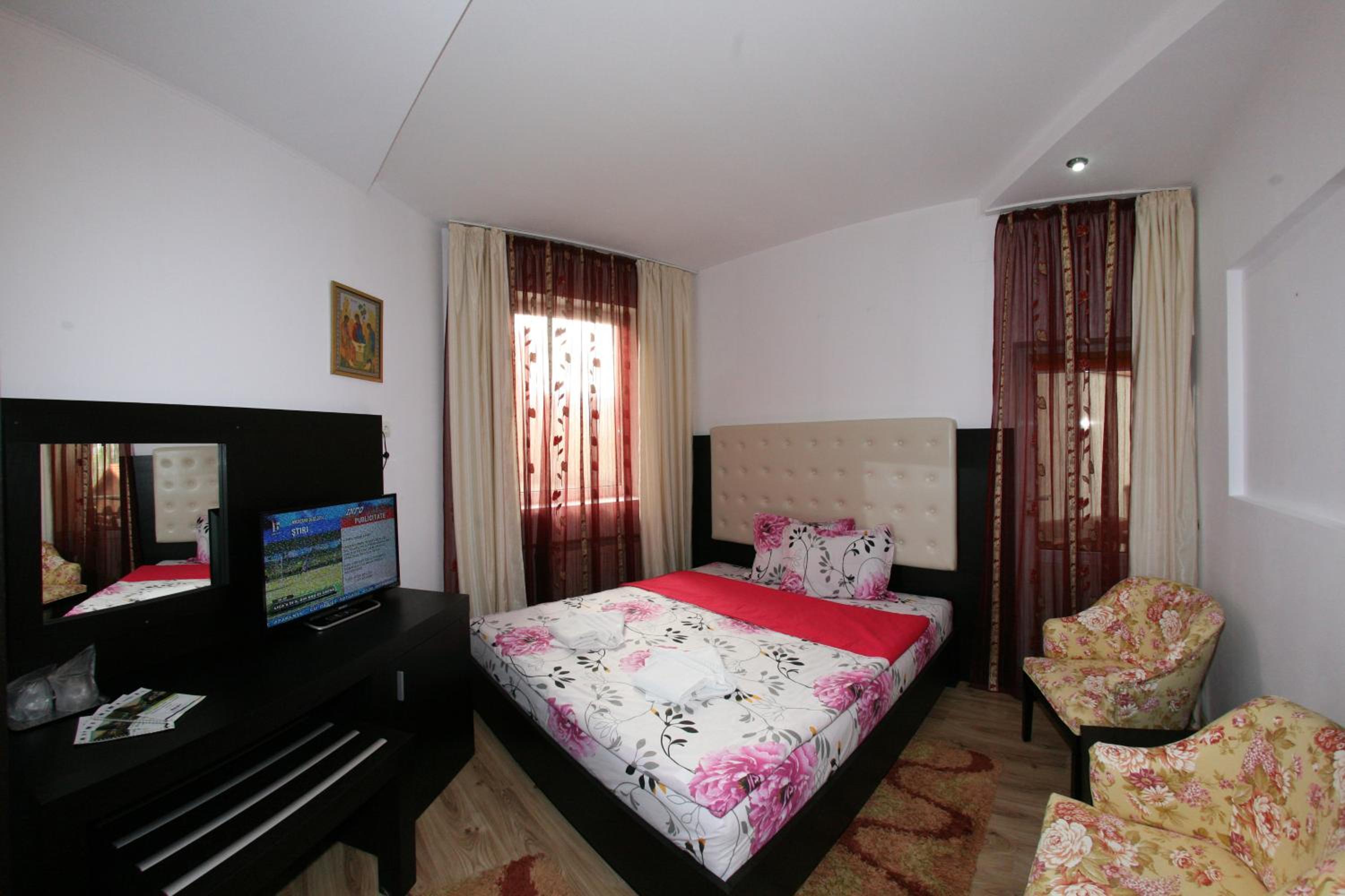 Two Bedroom Suite with balcony photo 2