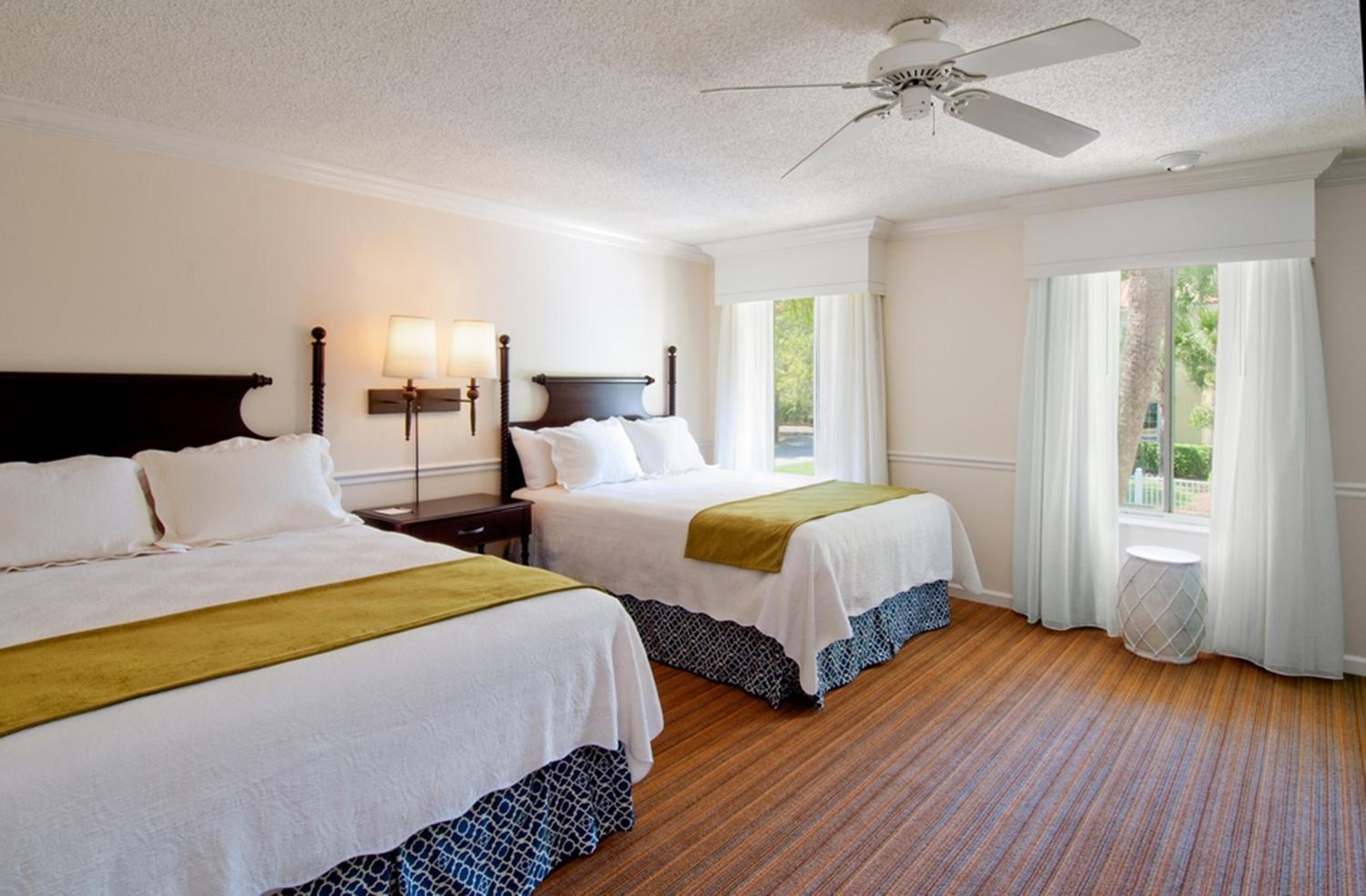 Queen Room With Two Queen Beds - Standard - Photo 1