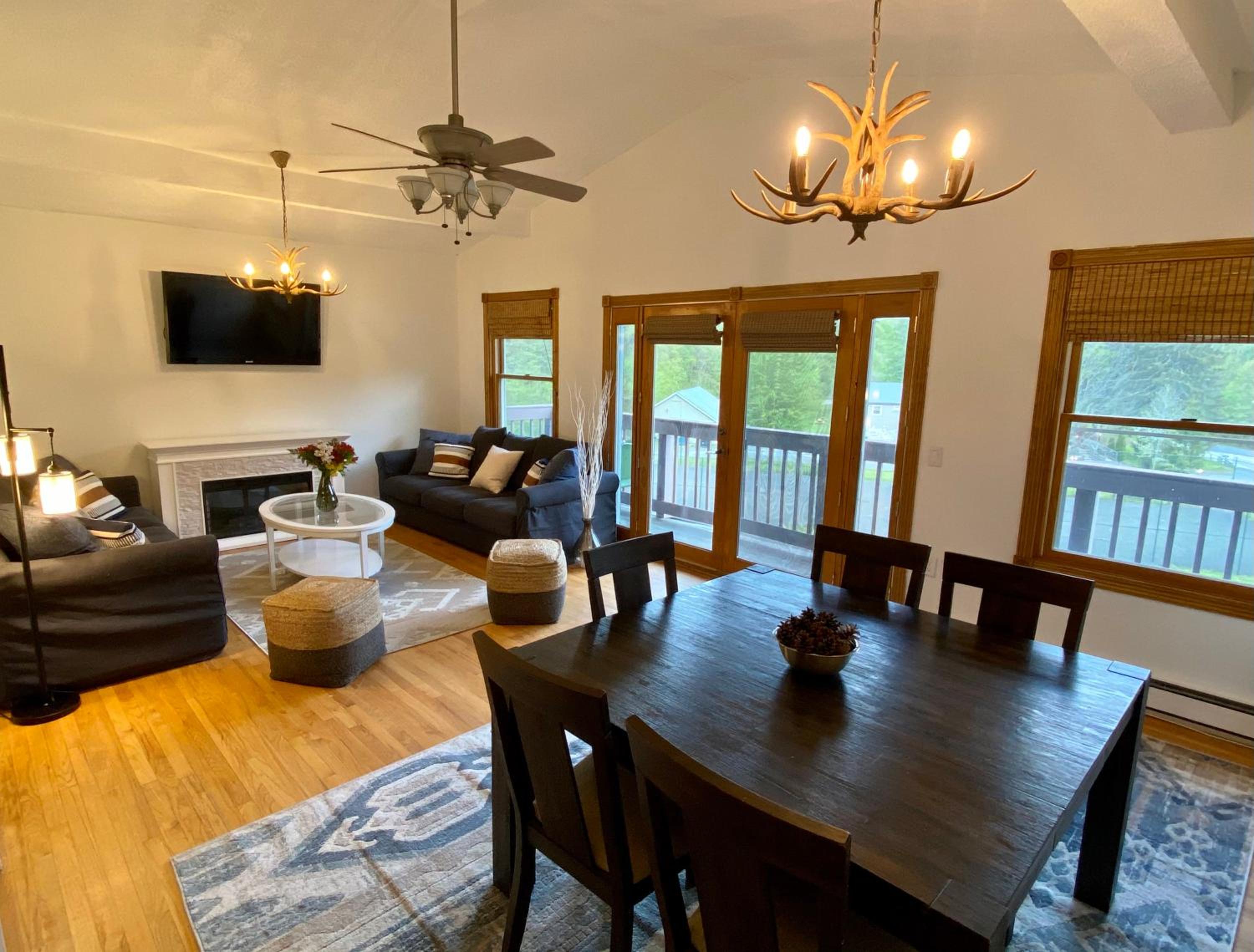 Apartment with Mountain View - Pet Friendly photo 1