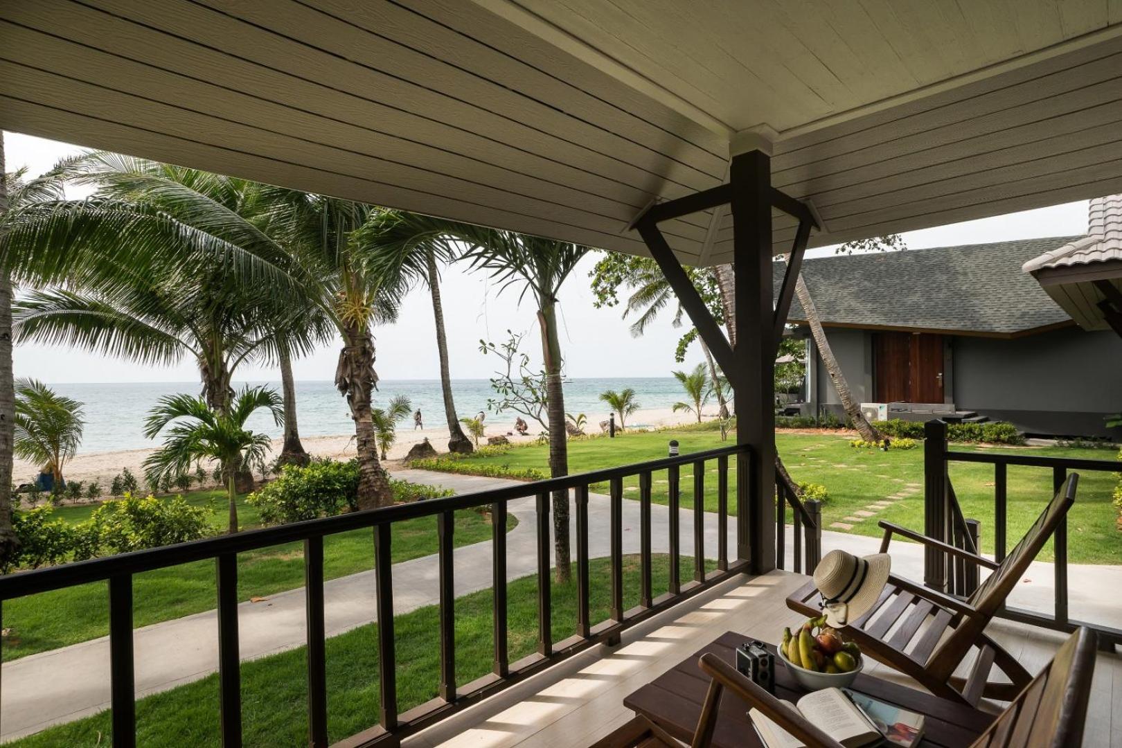 Beachfront Deluxe Villa - Photo 4
