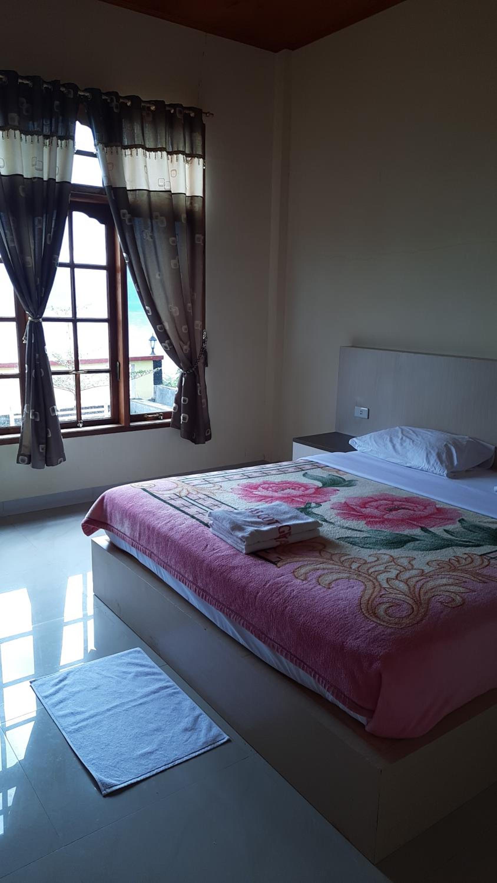 Superior Double Room with Lake View - Photo 1