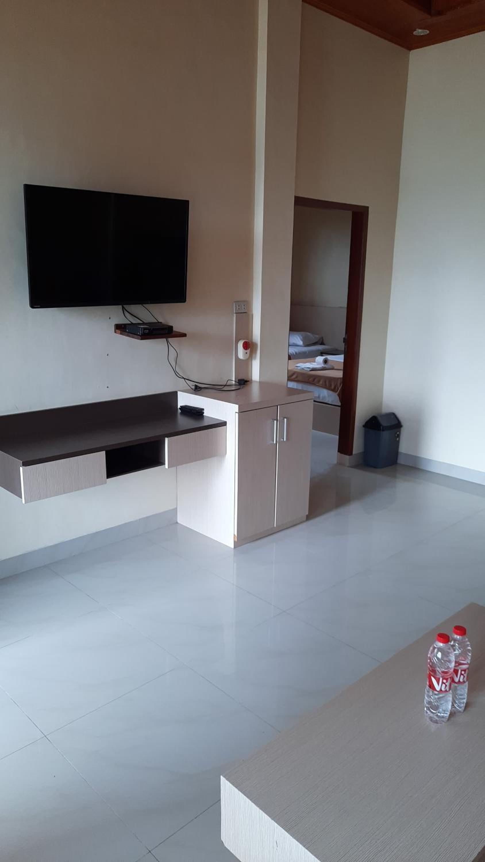 Family Room with Lake View - Photo 3