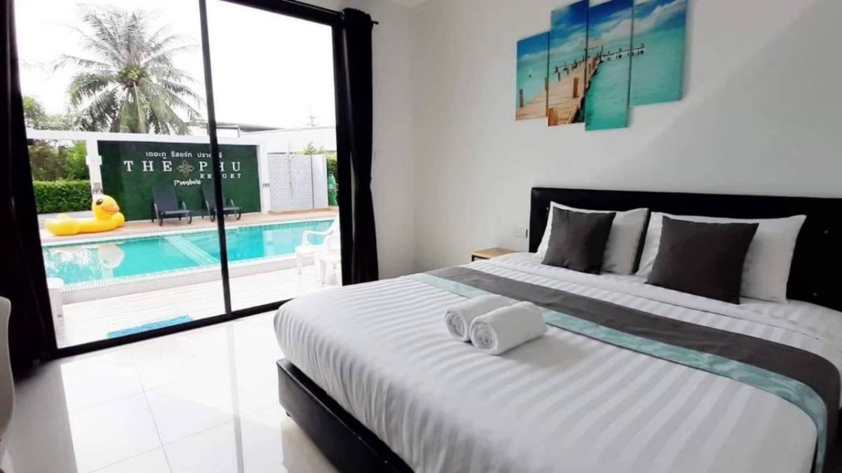 King Room with Pool View photo 3