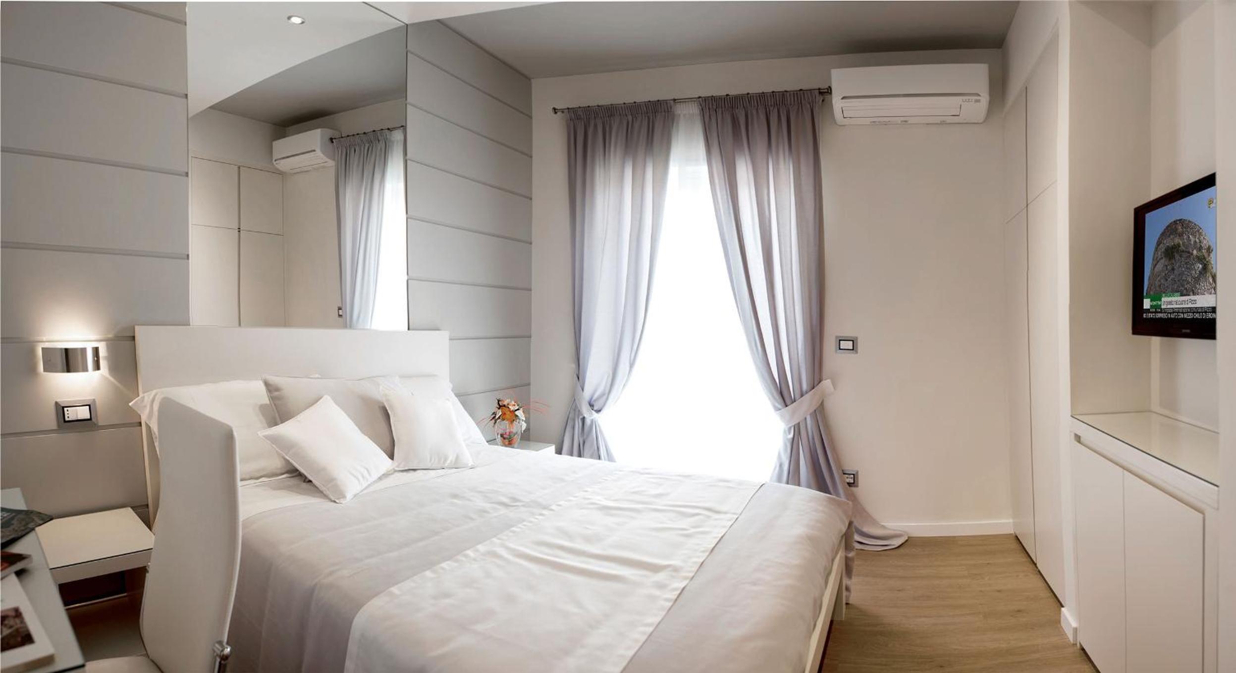 Double Room with Private External Bathroom photo 2