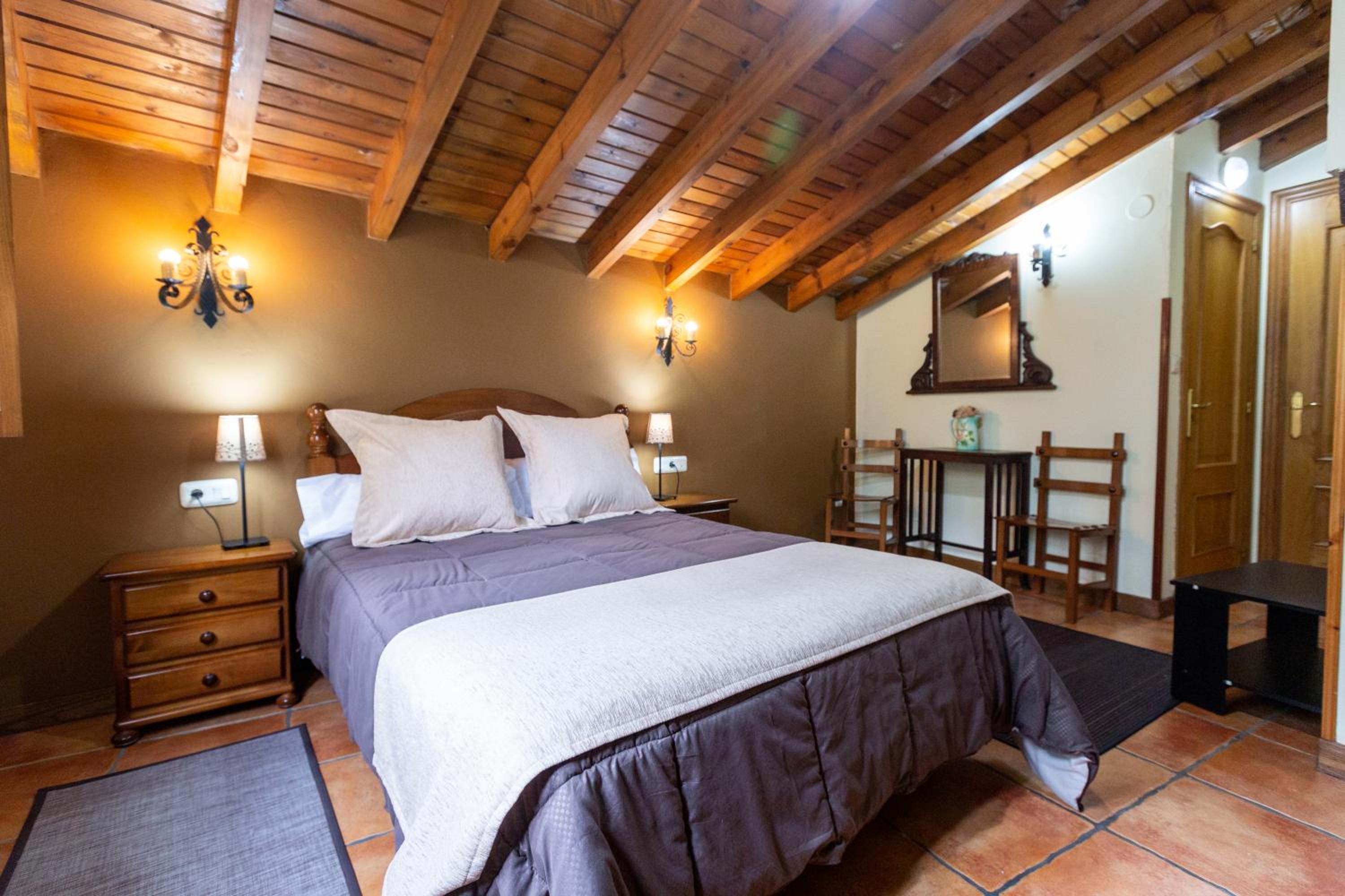 Double or Twin Room - Photo 3