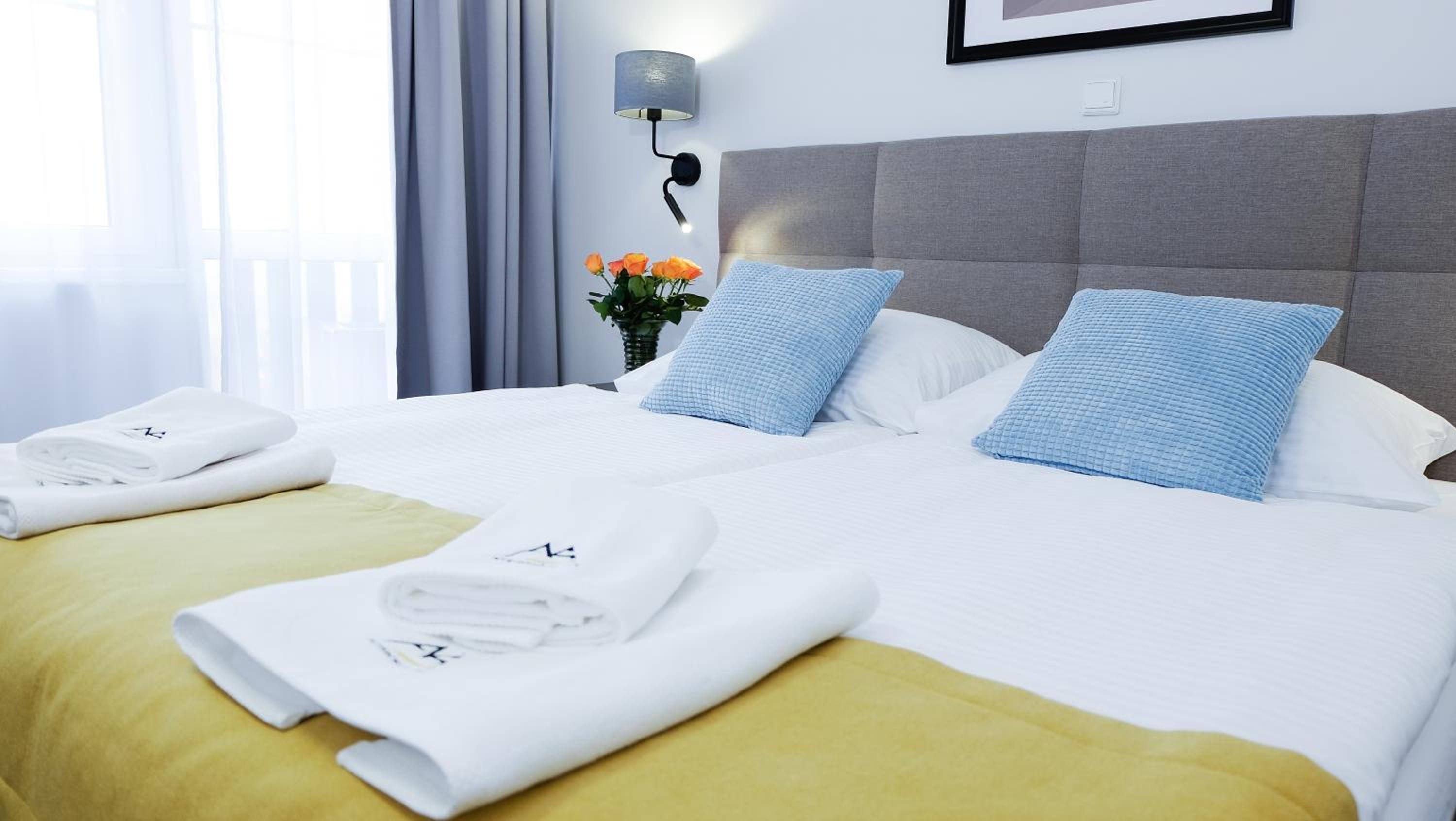 Deluxe Twin Room with Mountain View - Photo 1