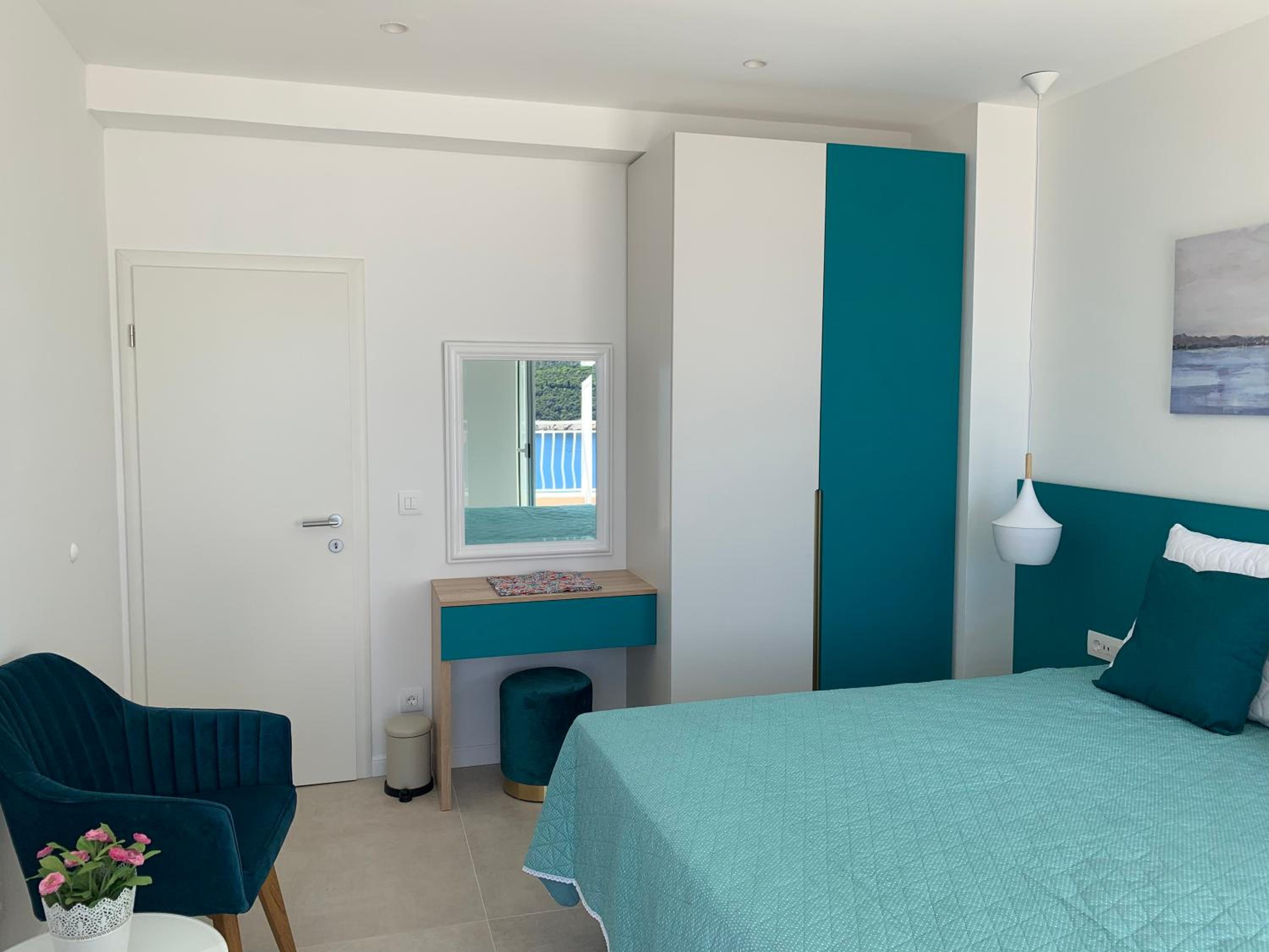 Luxury Apartment with Terrace and Sea View - Mediteran