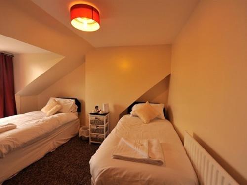 Twin Room with Private Bathroom photo 3