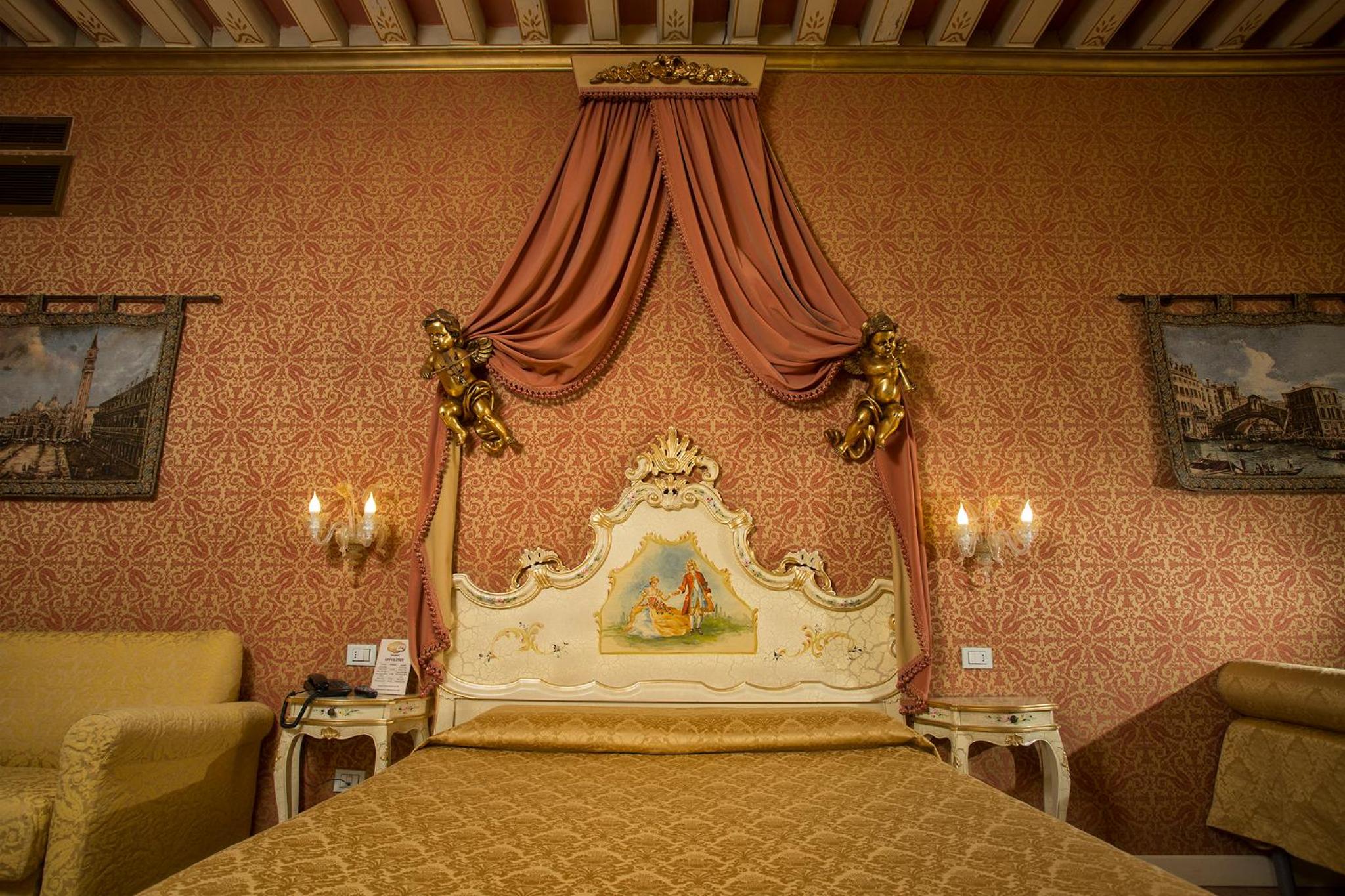 Deluxe Double or Twin Room with Canal View photo 1