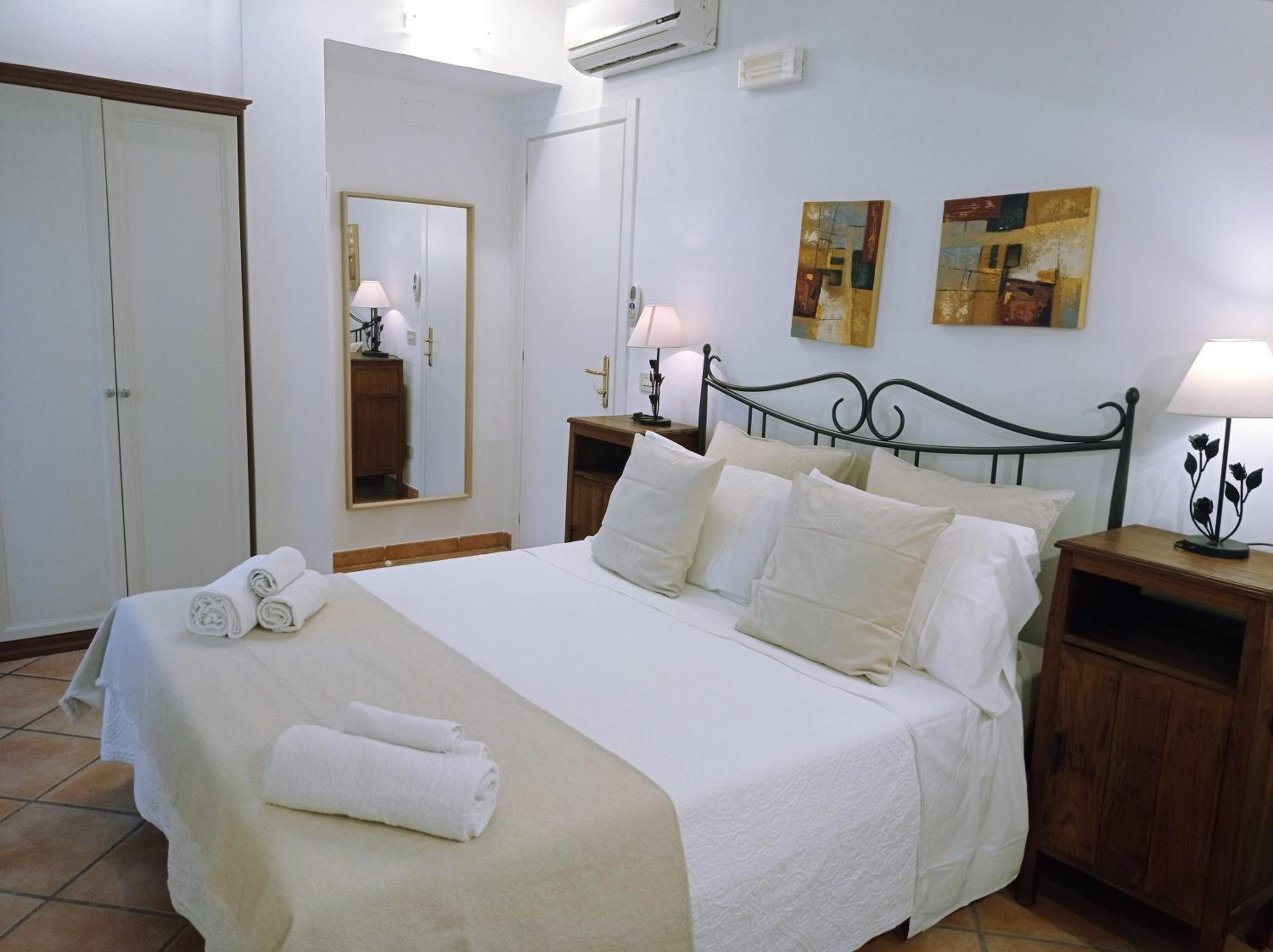 Classic Triple Room - Photo 1