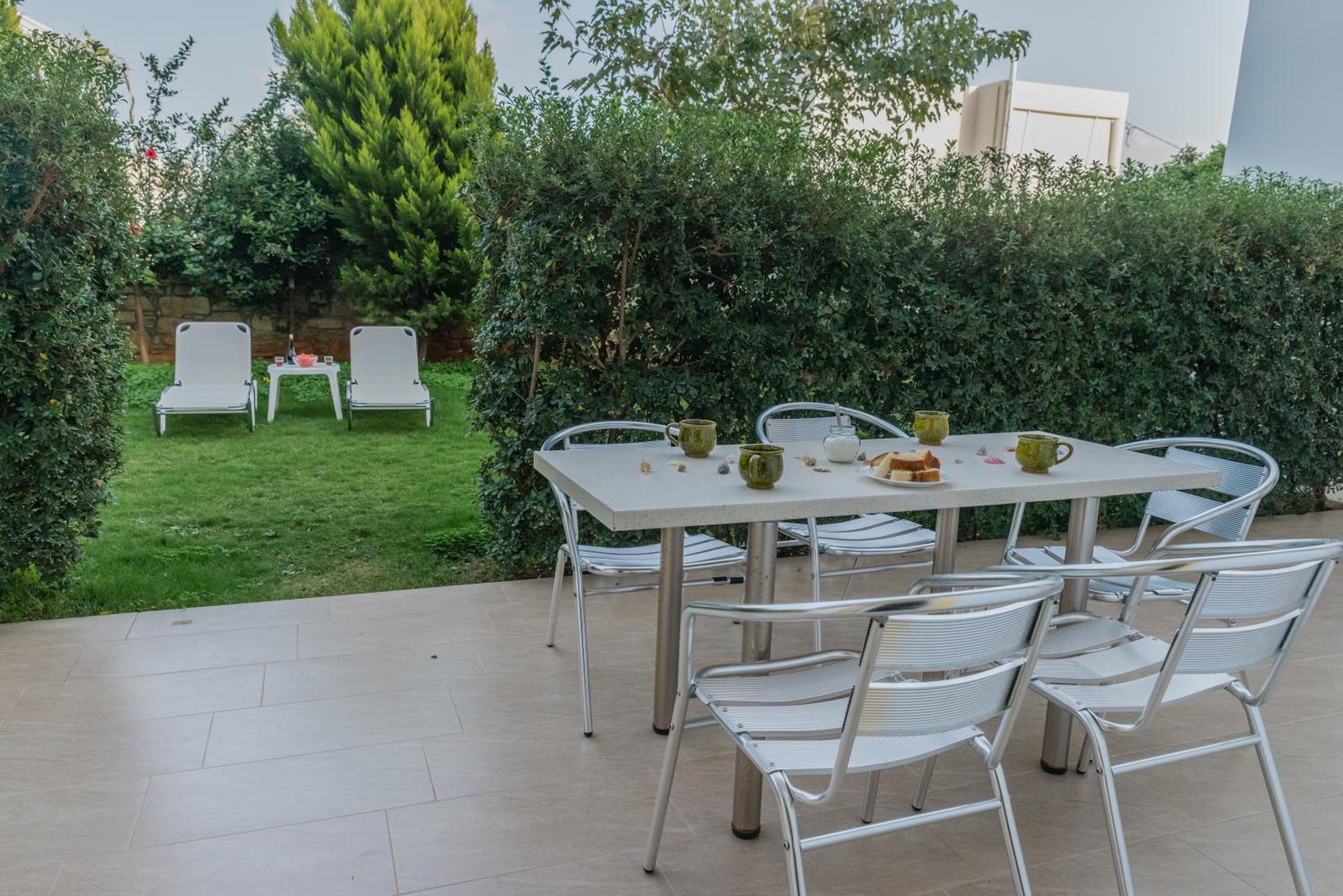 Apartment with Garden View thumbnail 6