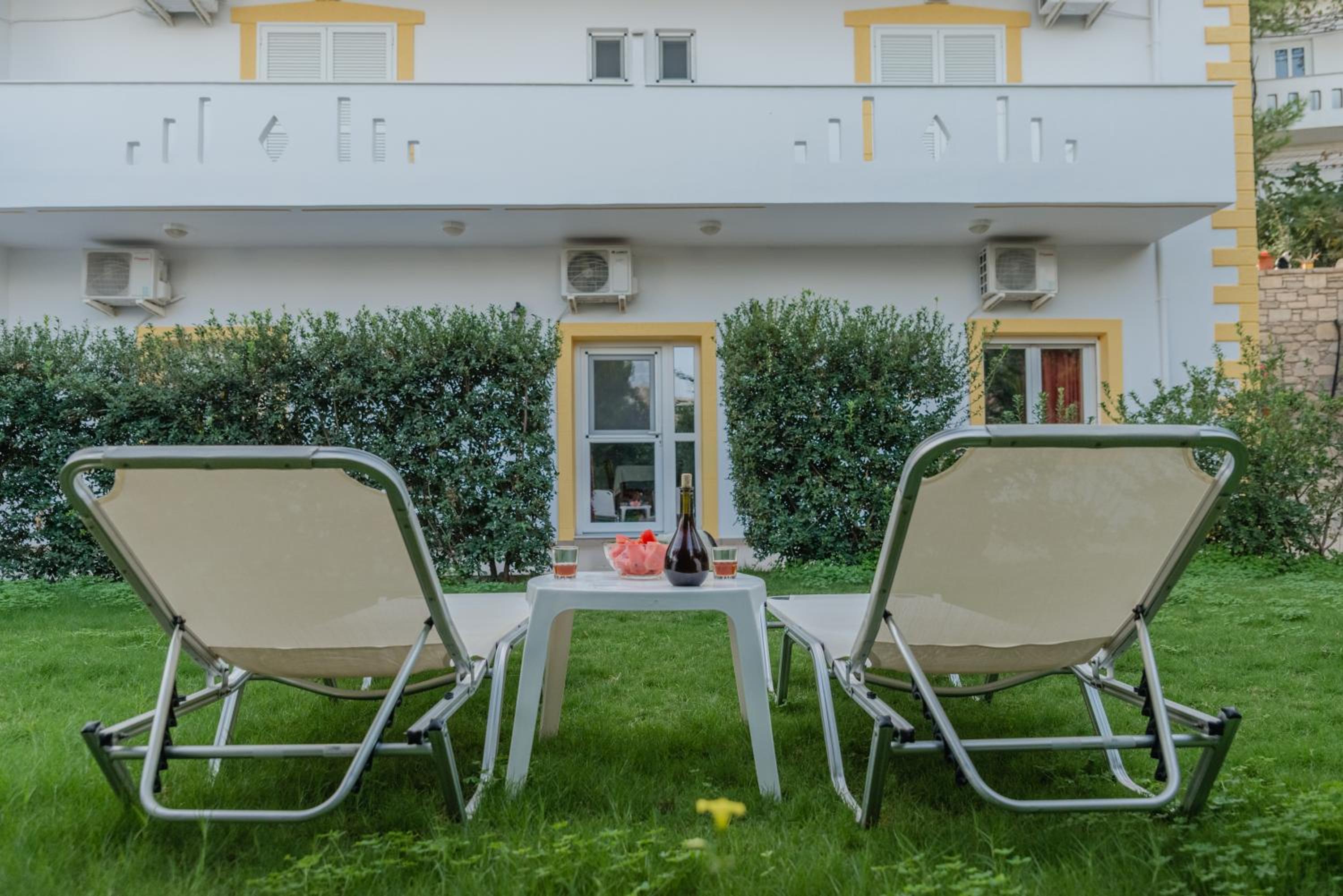 Apartment with Garden View