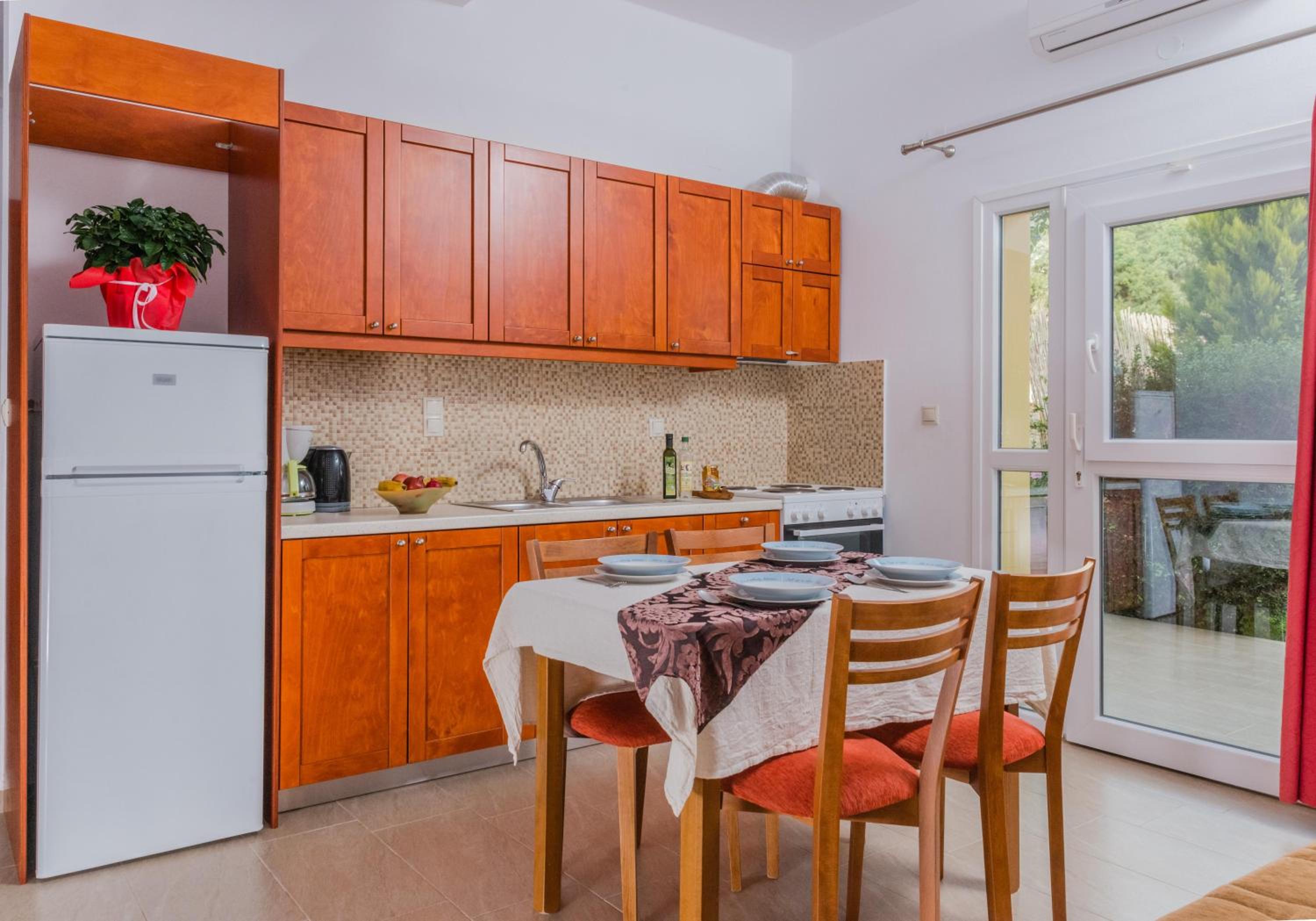 Apartment with Garden View thumbnail 6
