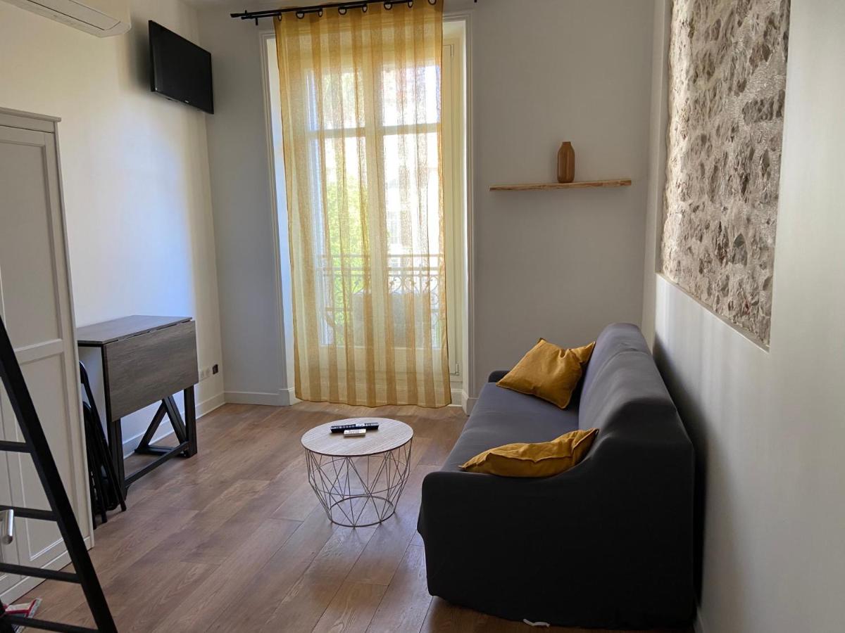 Apartment with Garden View
