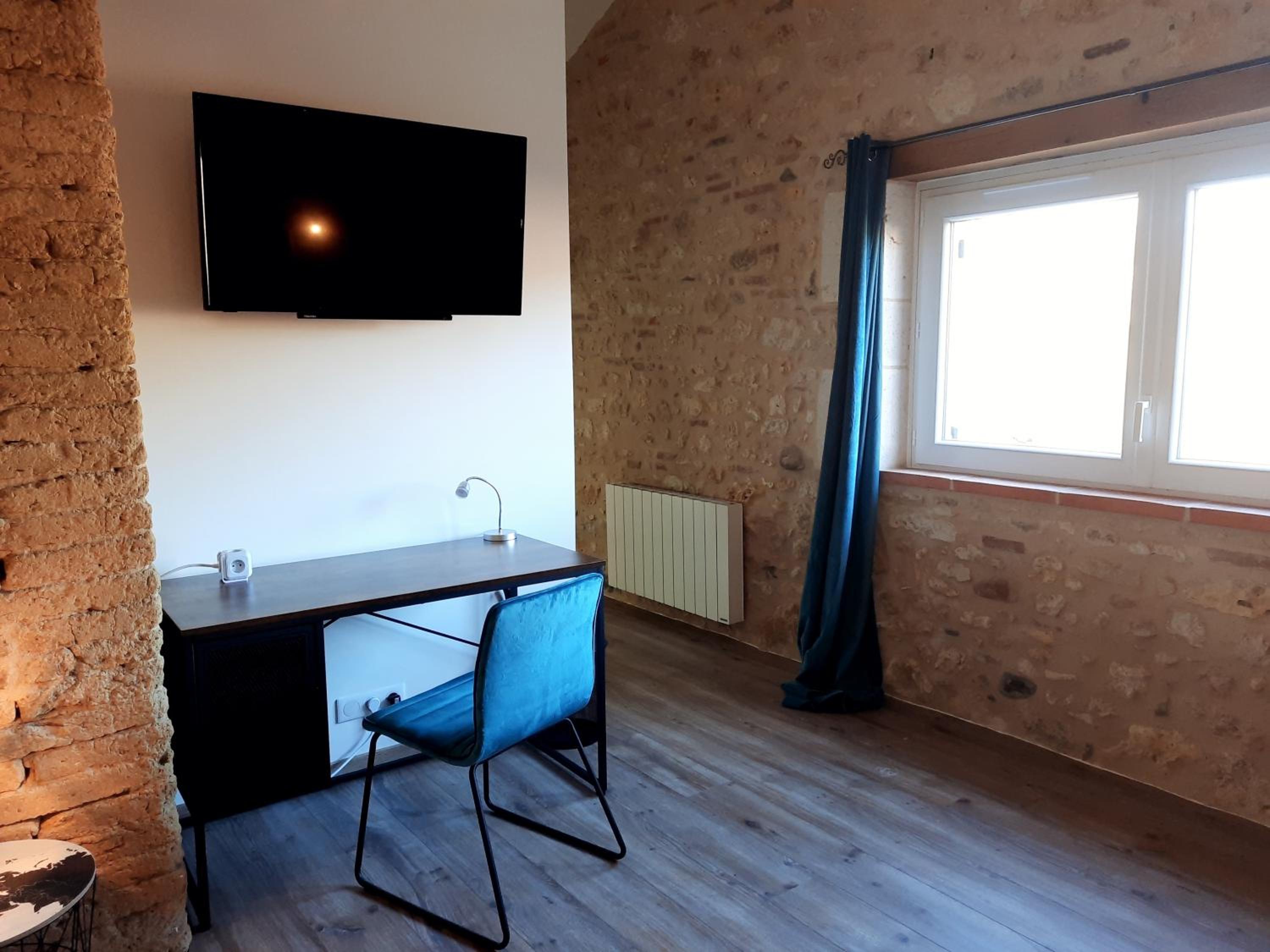 Family Room - Photo 6