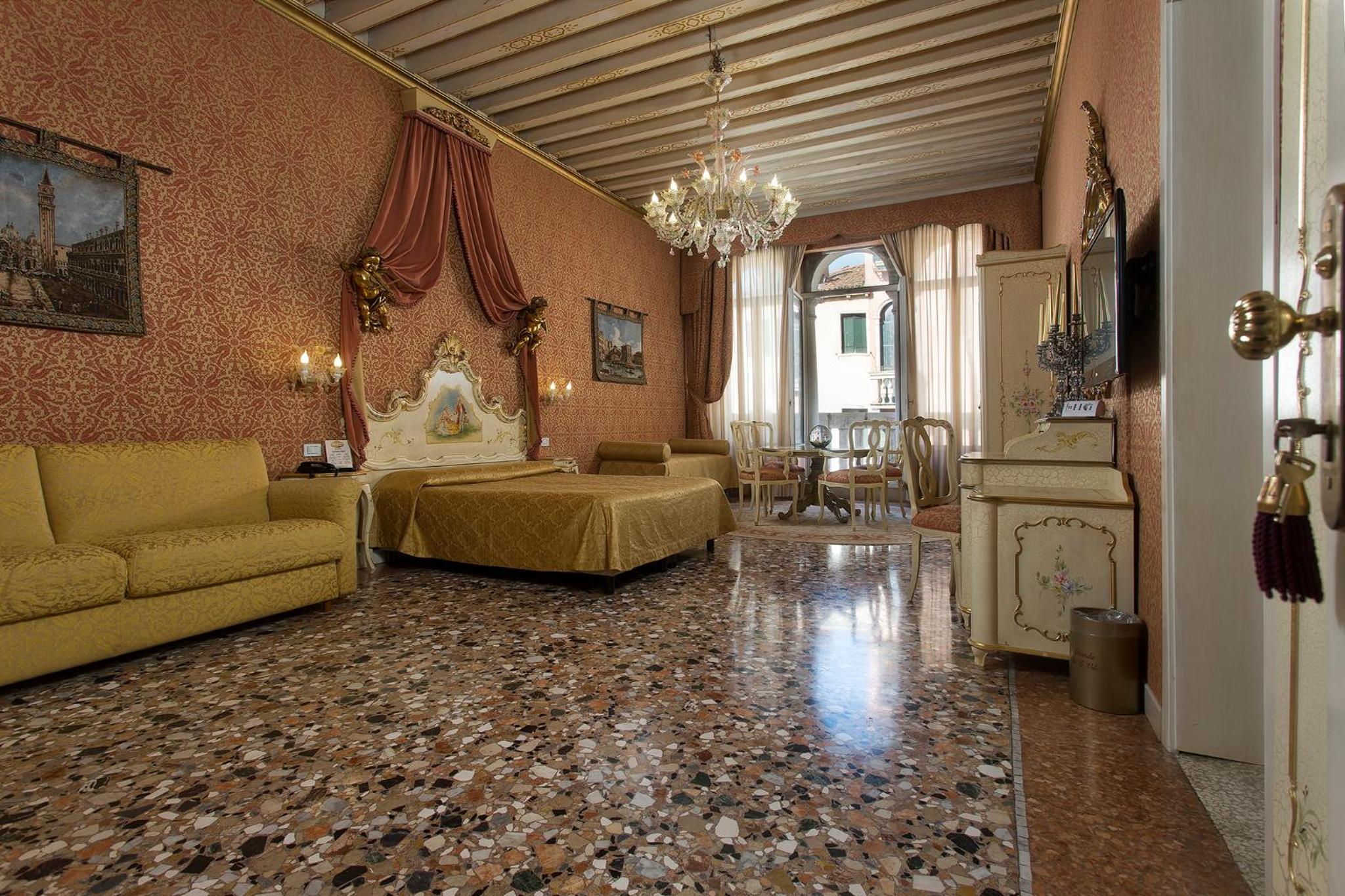 King Suite with Balcony with Canal View photo 1