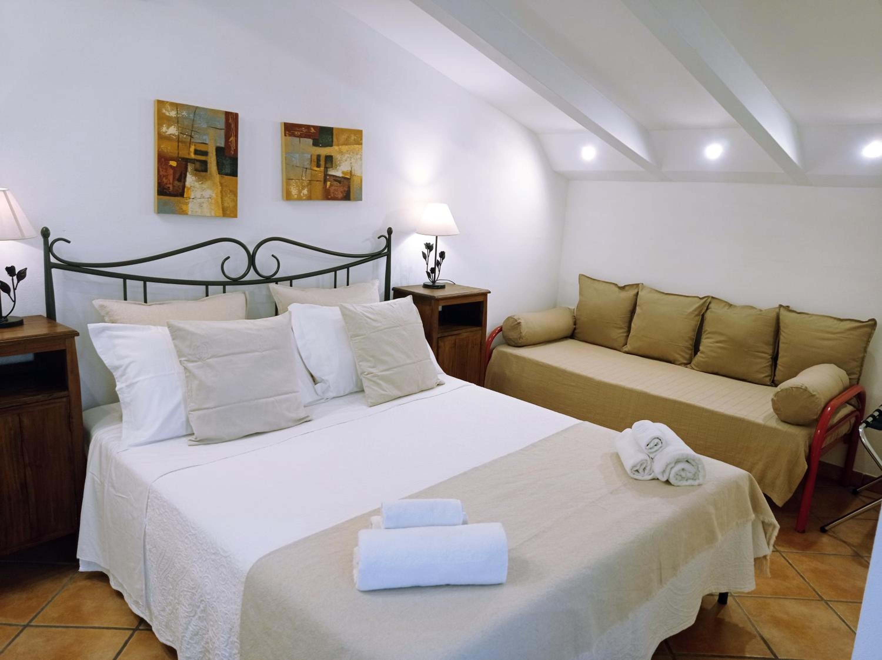 Double Room - Photo 23