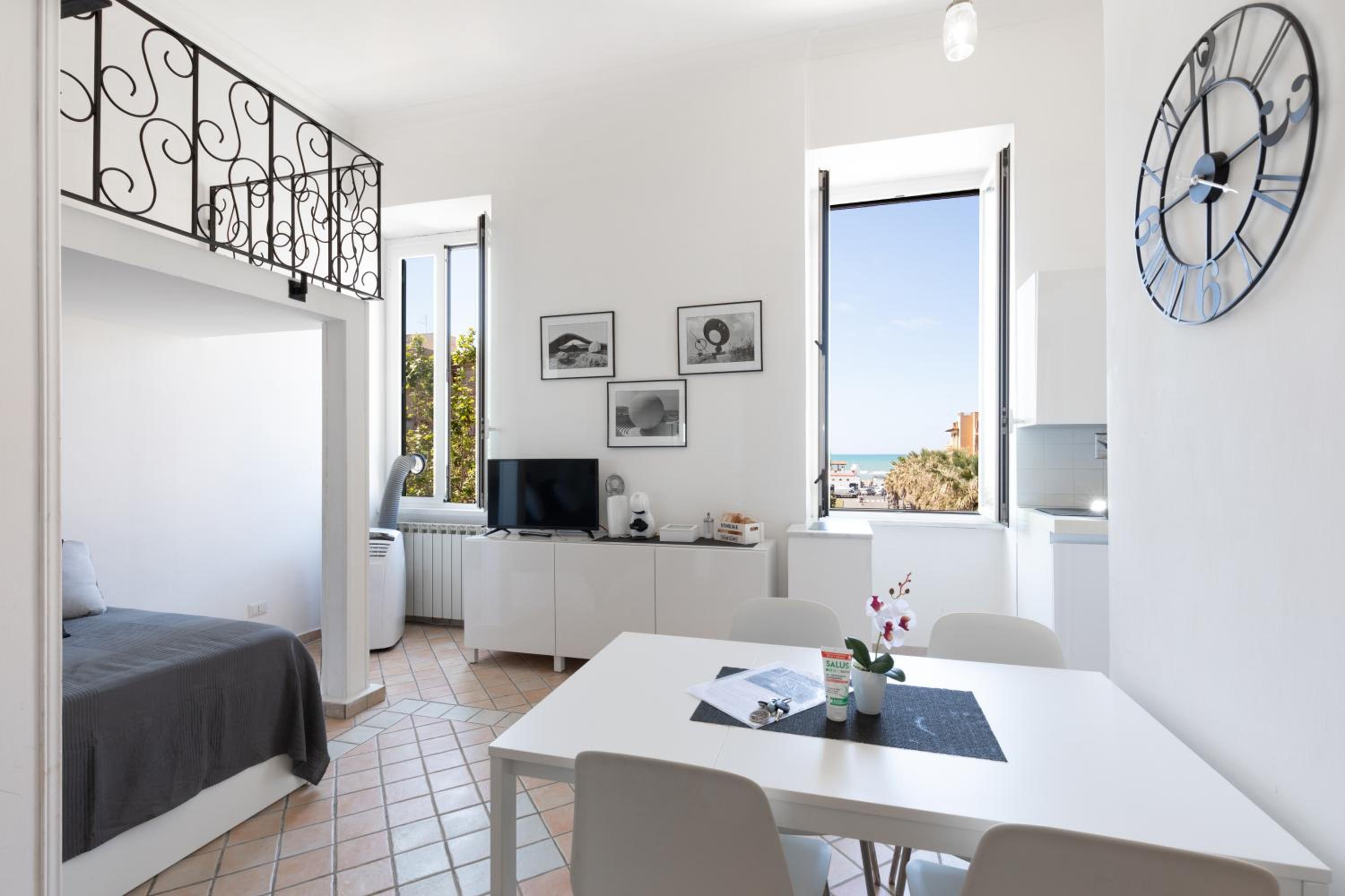 One-Bedroom Apartment - Photo 1