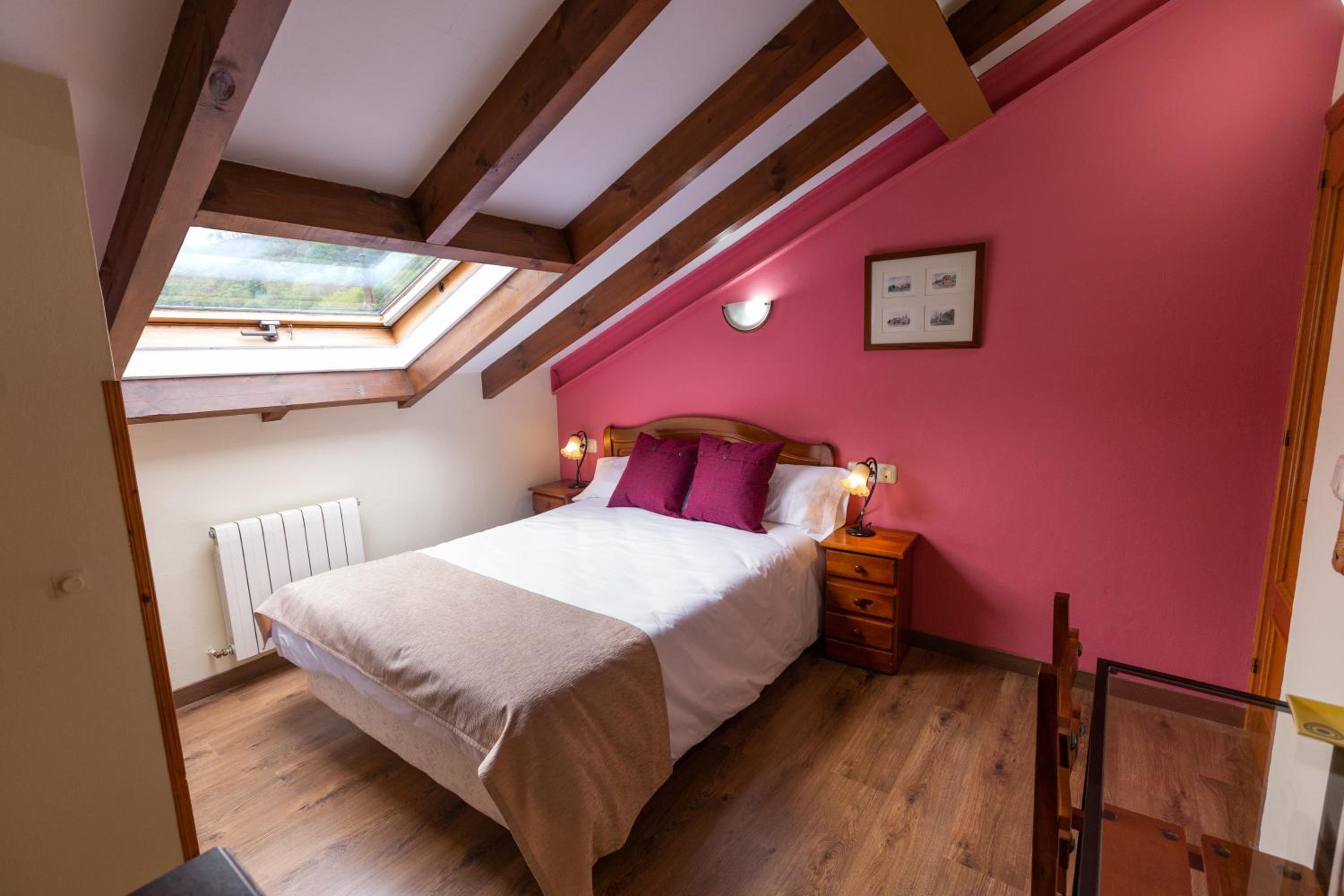 Double or Twin Room - Photo 8