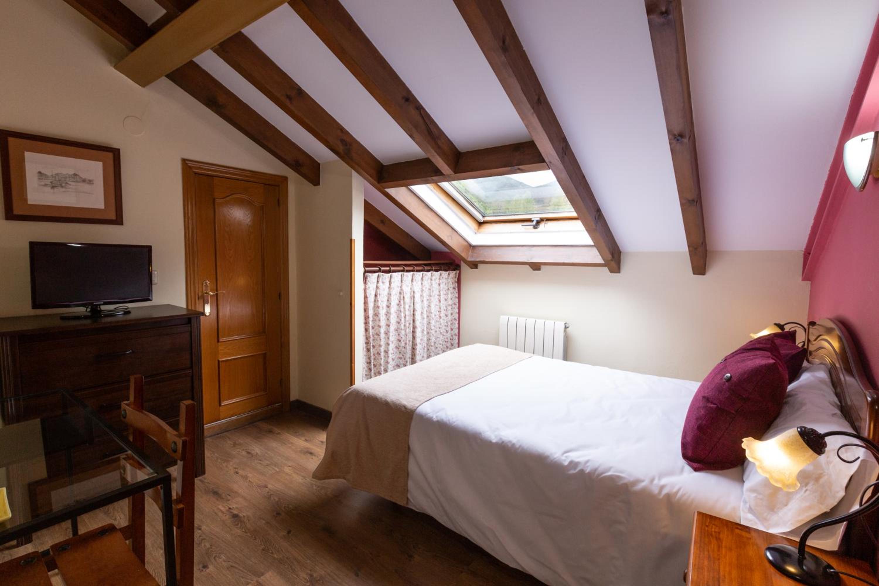 Double or Twin Room - Photo 19