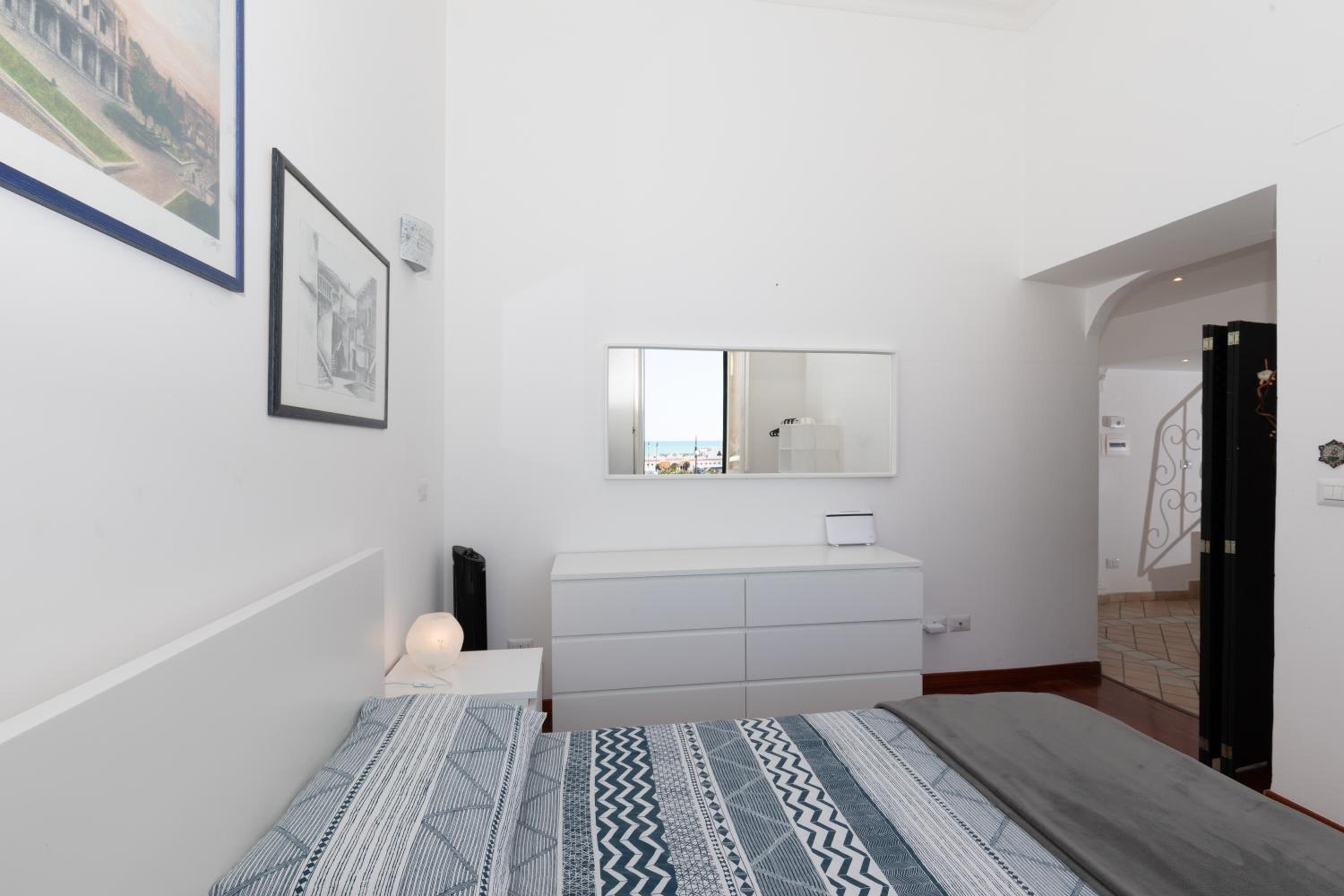 One-Bedroom Apartment - Photo 7