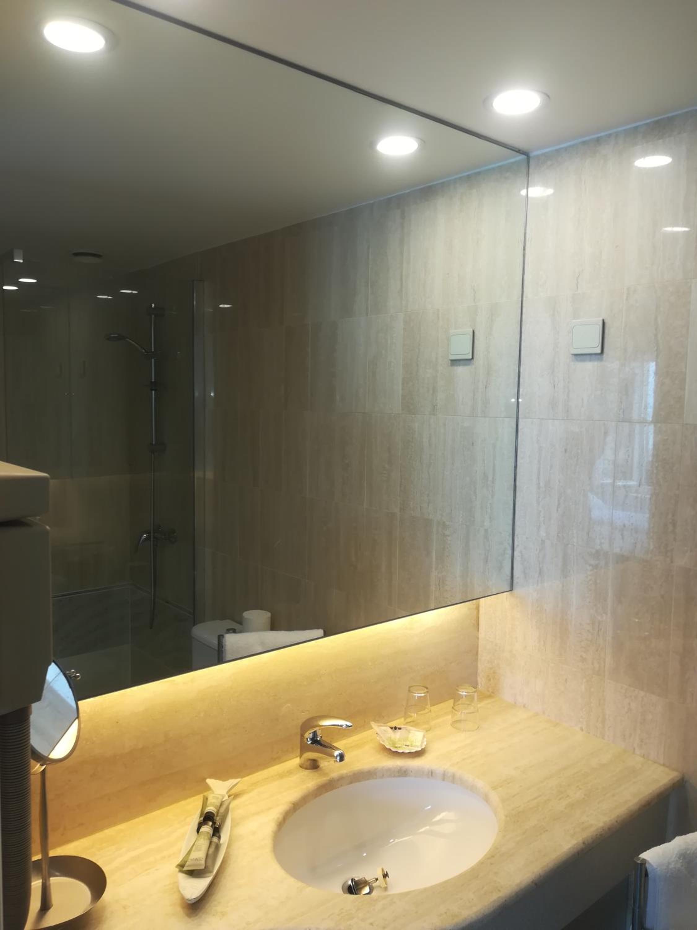 Deluxe Double Room with Balcony and Sea View photo 2