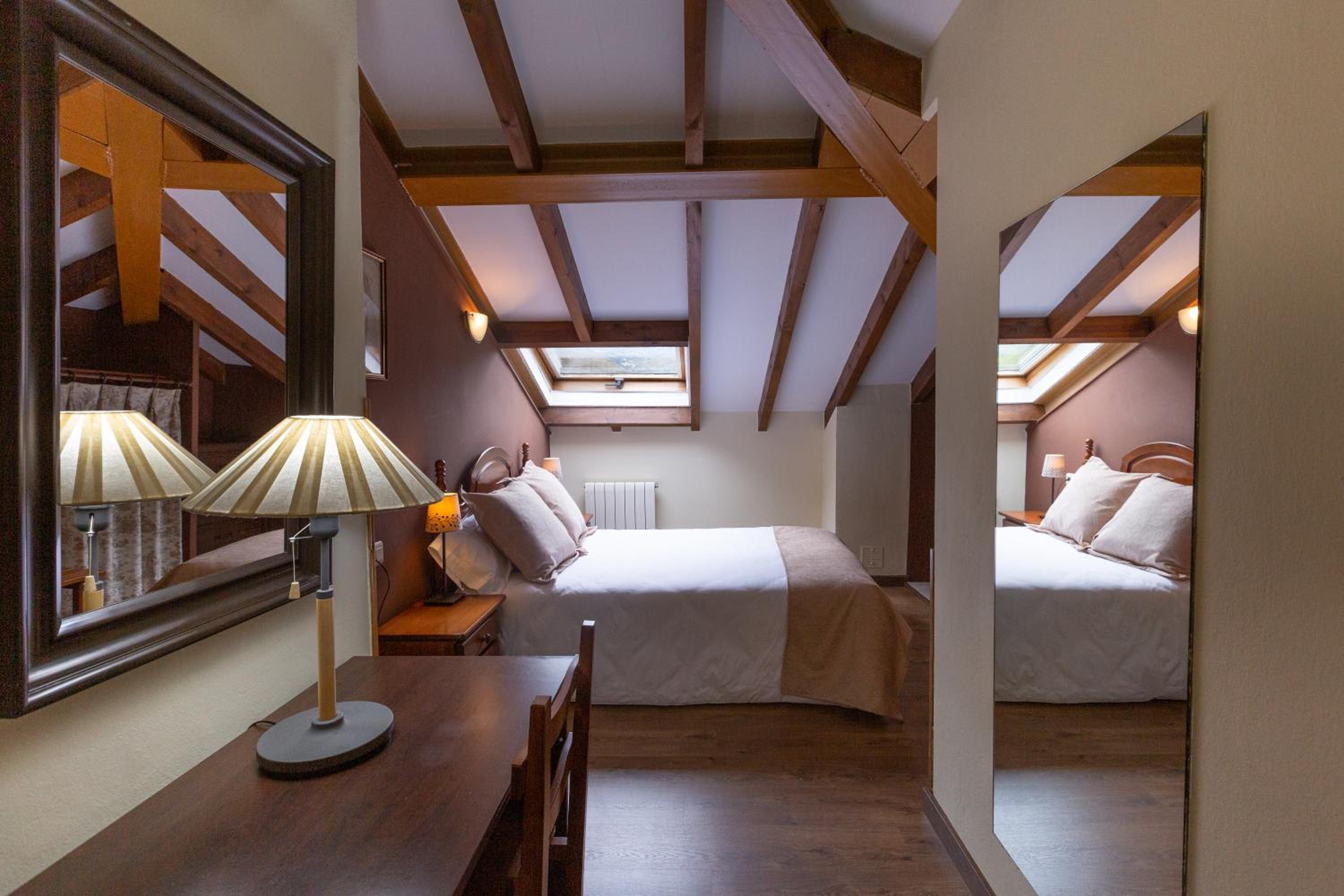 Double or Twin Room - Photo 16
