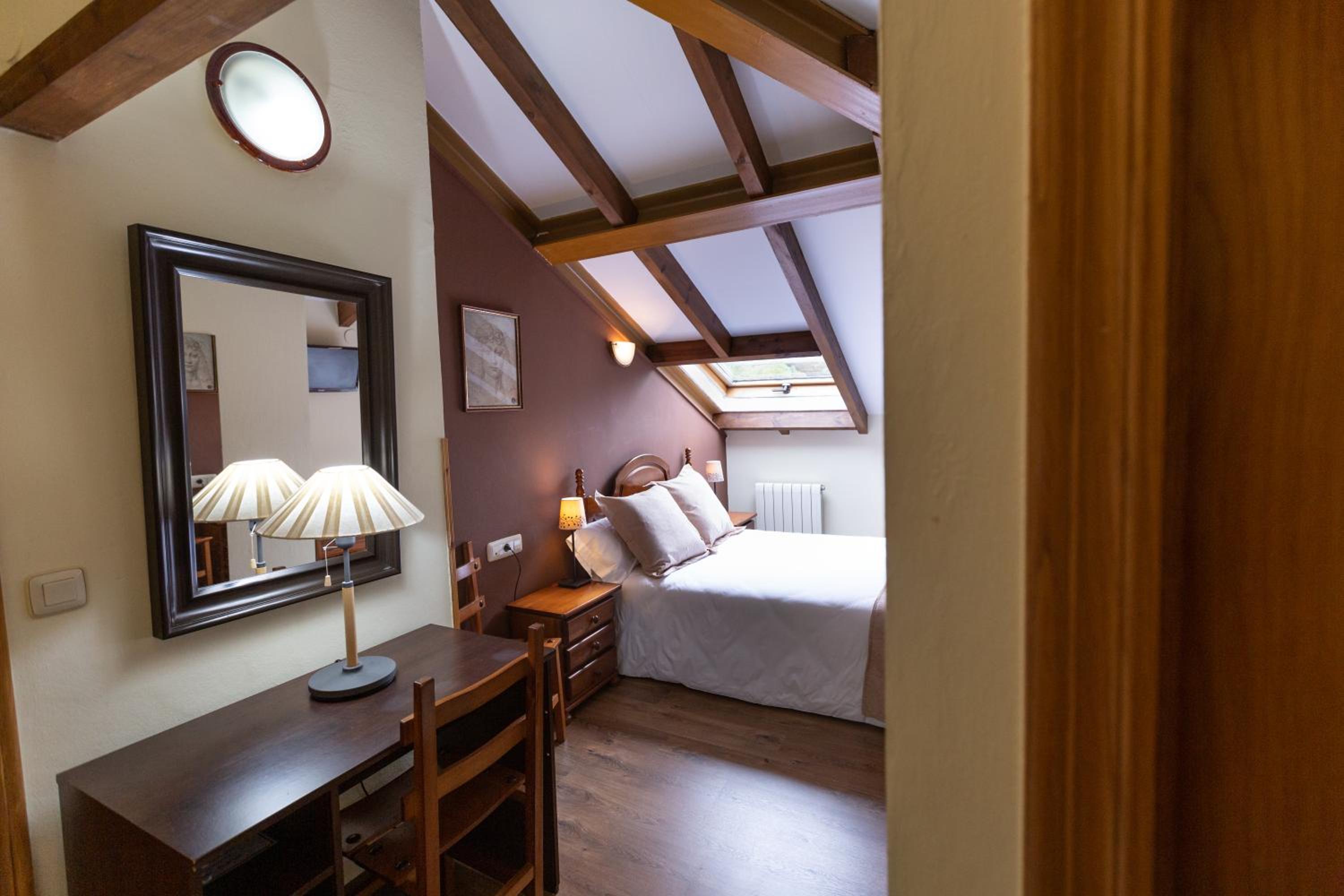 Double or Twin Room - Photo 18