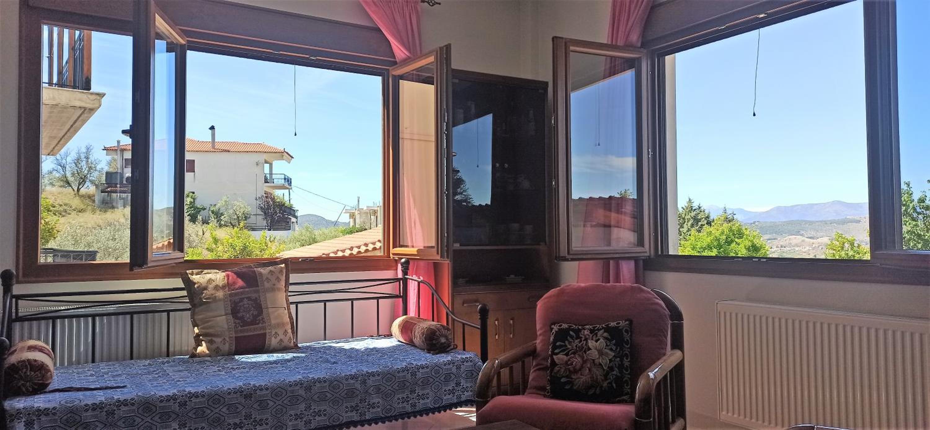 Three-Bedroom Apartment with View - Photo 17