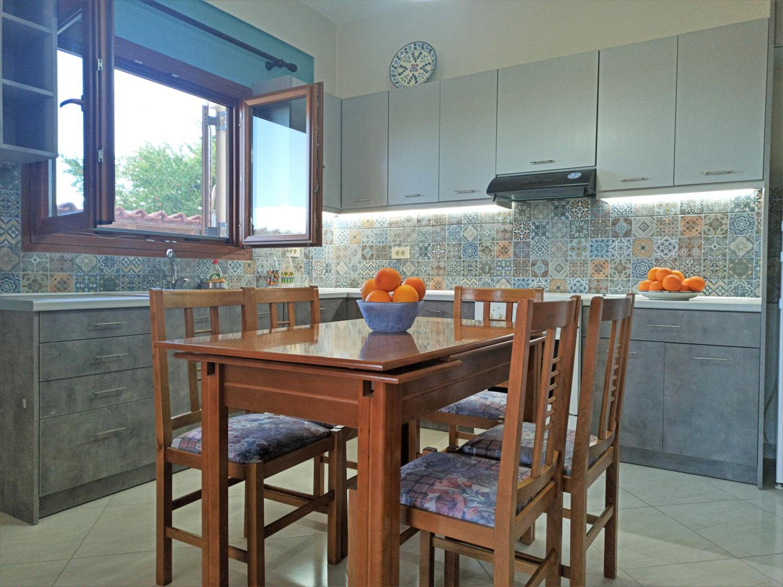 Three-Bedroom Apartment with View - Photo 10