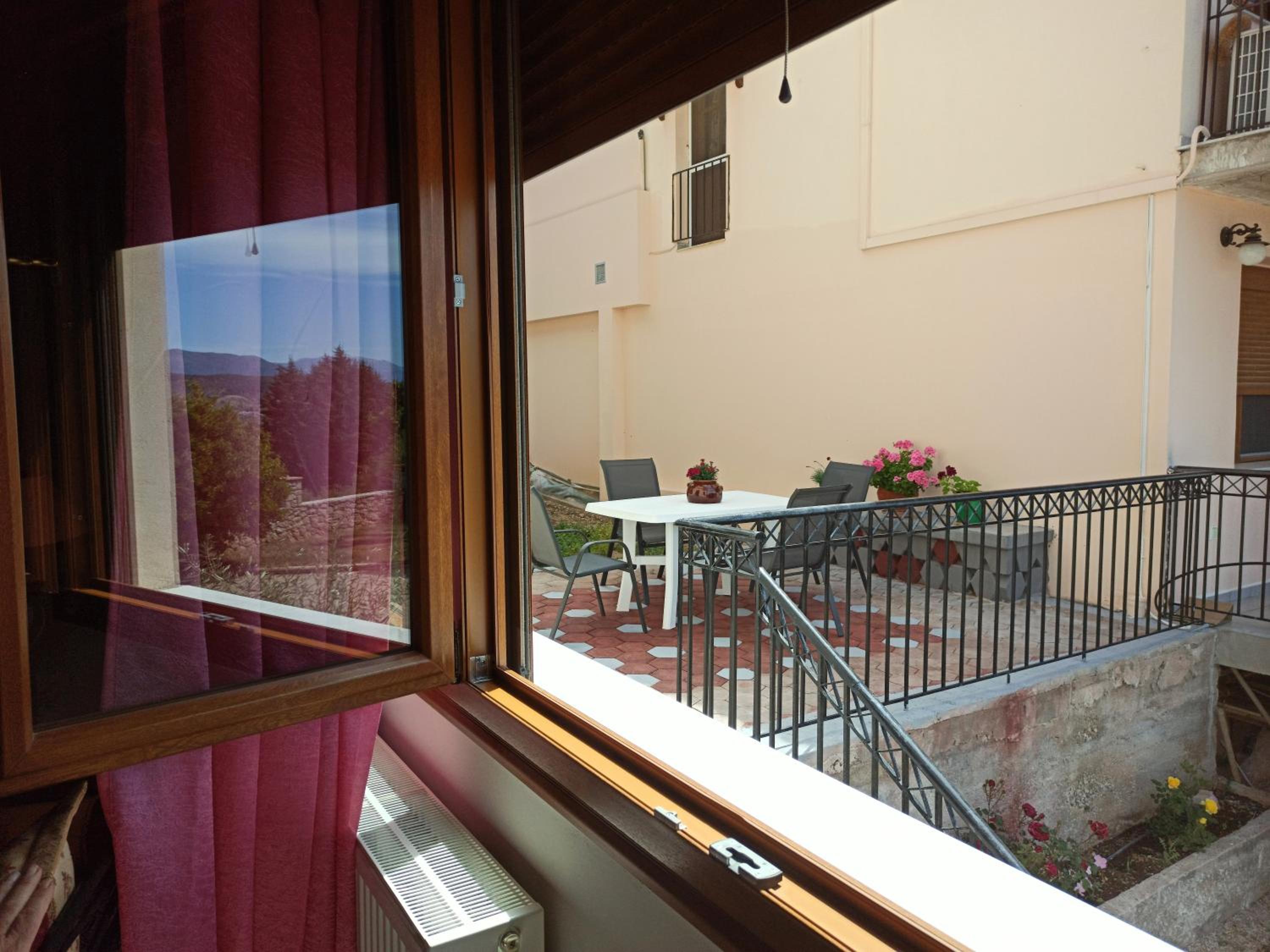 Three-Bedroom Apartment with View - Photo 24