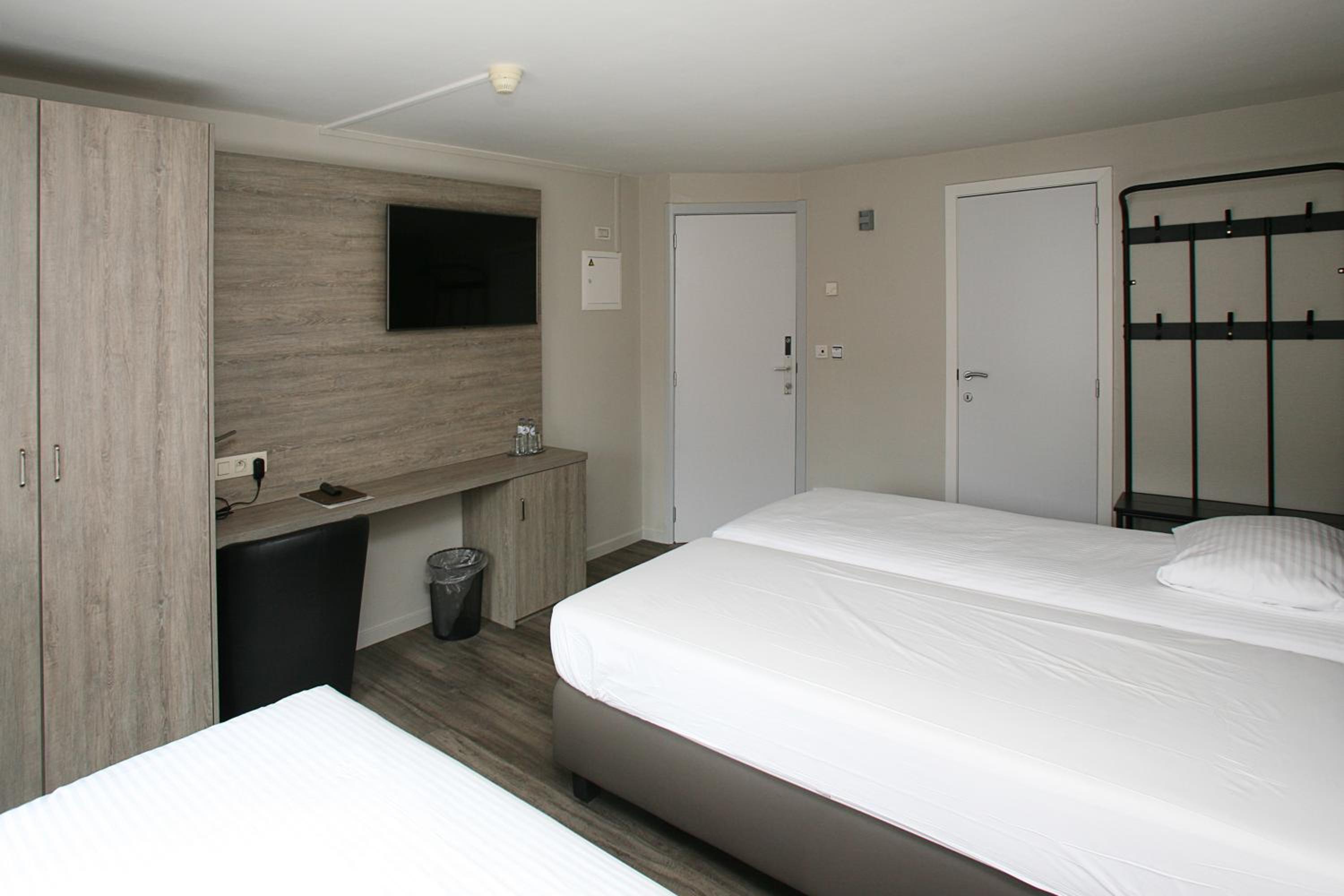 Standard Double or Twin Room - Photo 4