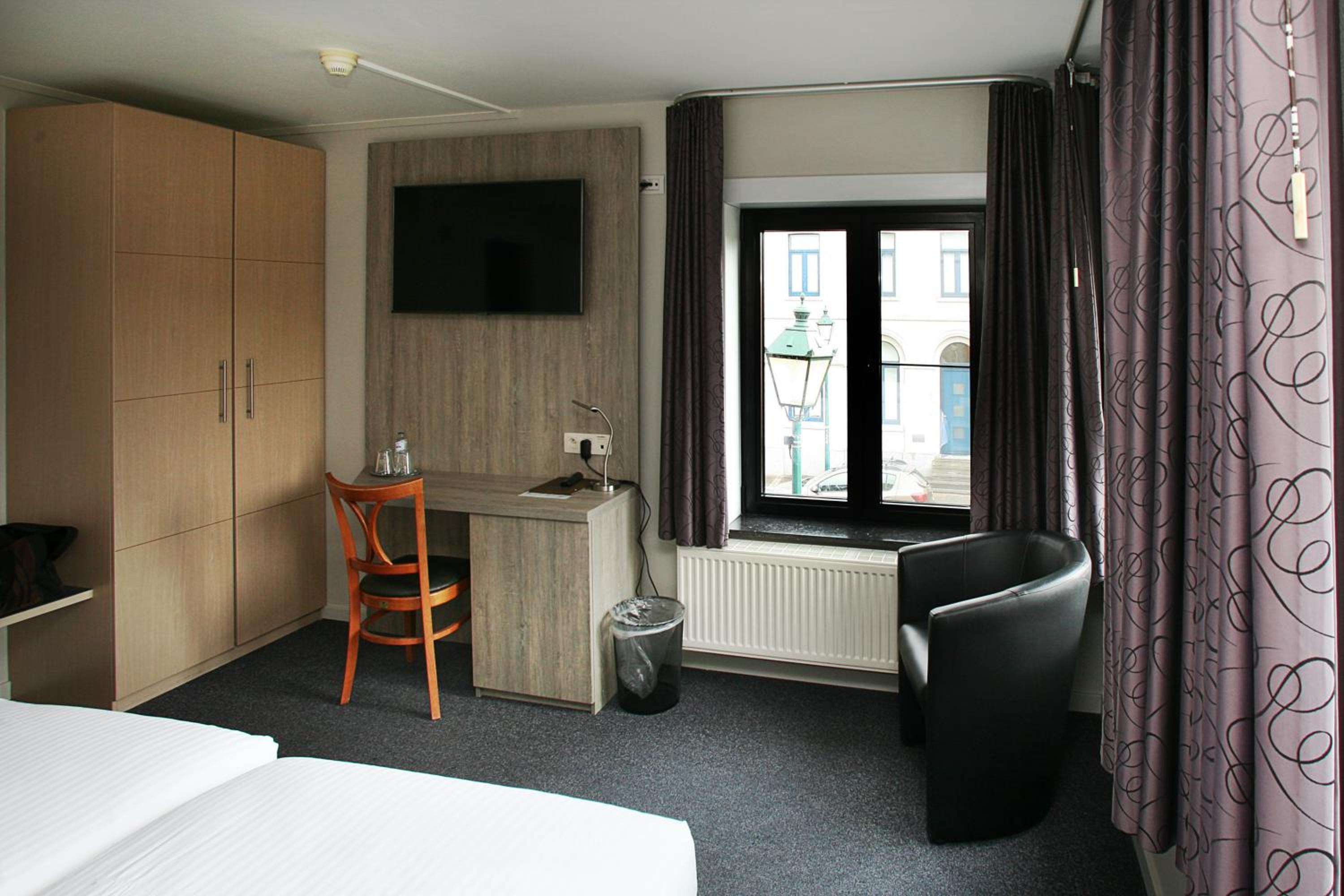 Standard Double or Twin Room - Photo 5