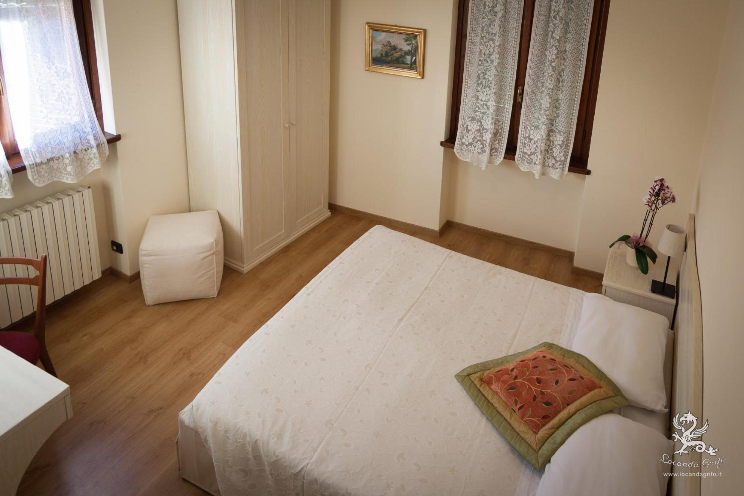 Double Room - Photo 6