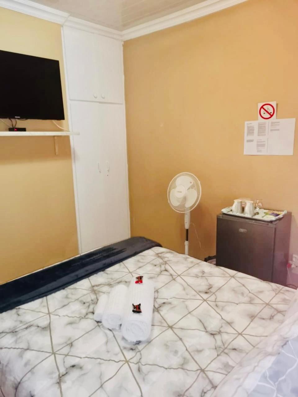 Economy Double Room photo 2