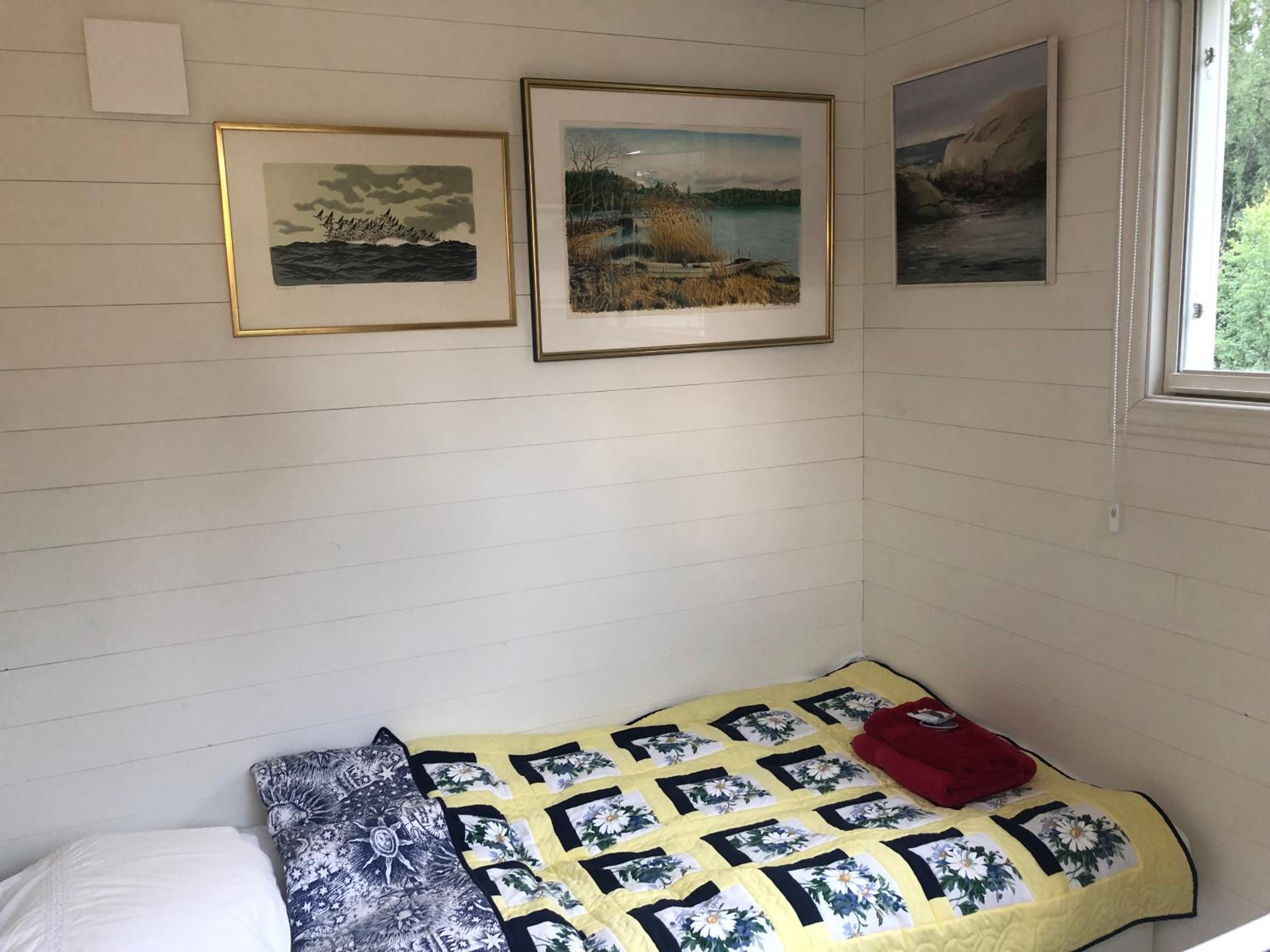 Single Room with Shared Bathroom photo 1