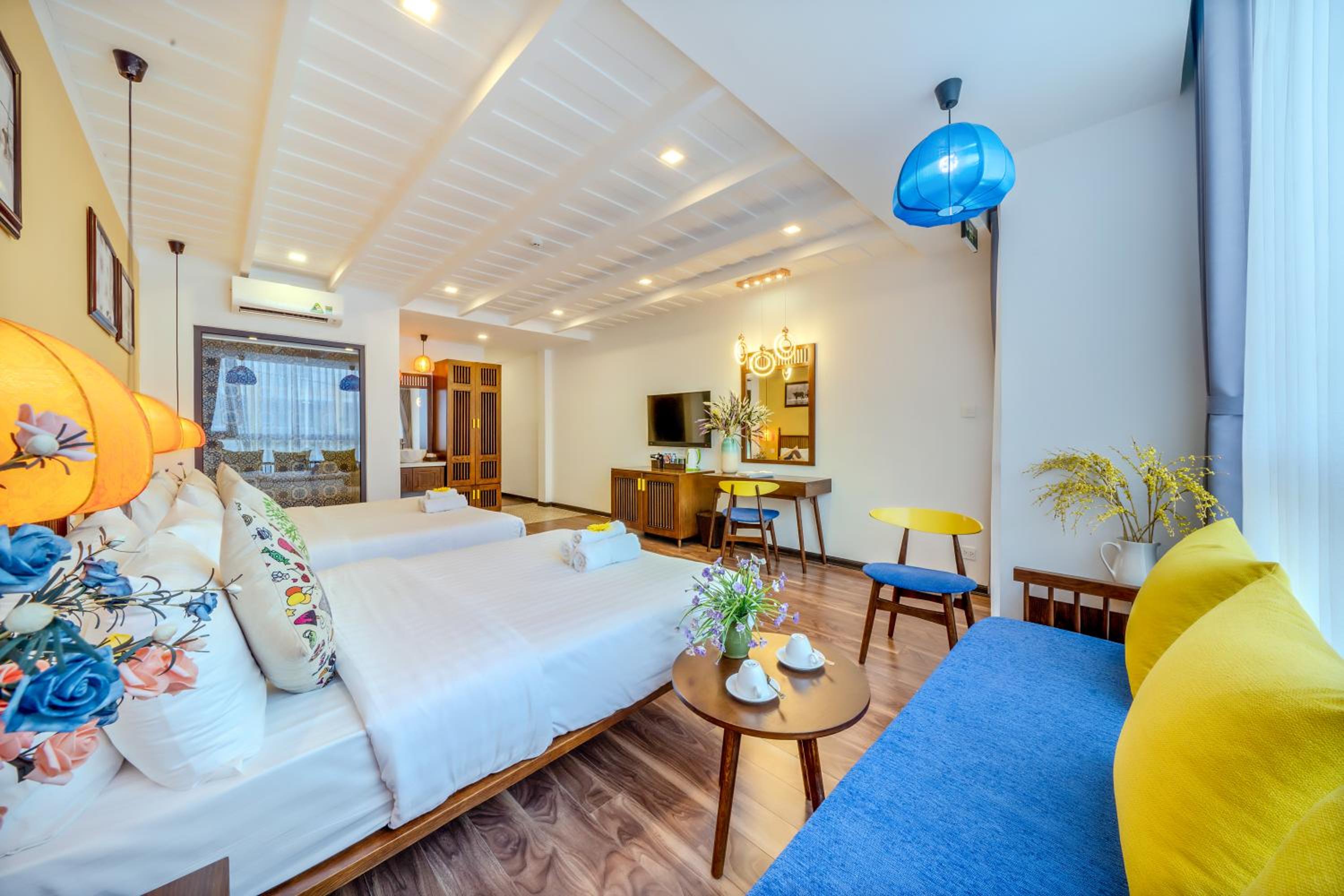 Deluxe Family Room - Photo 2