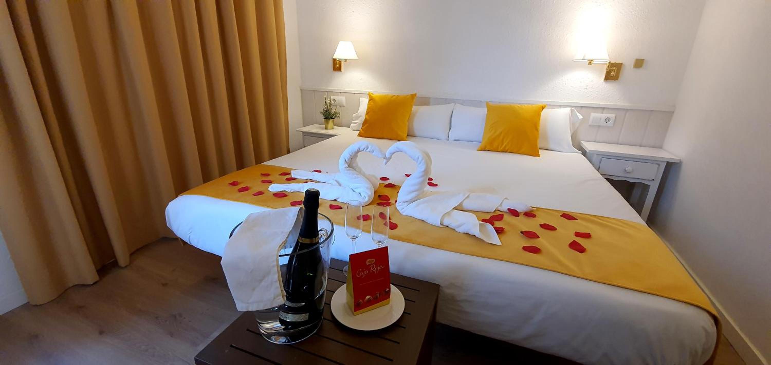Double or Twin Room with Terrace