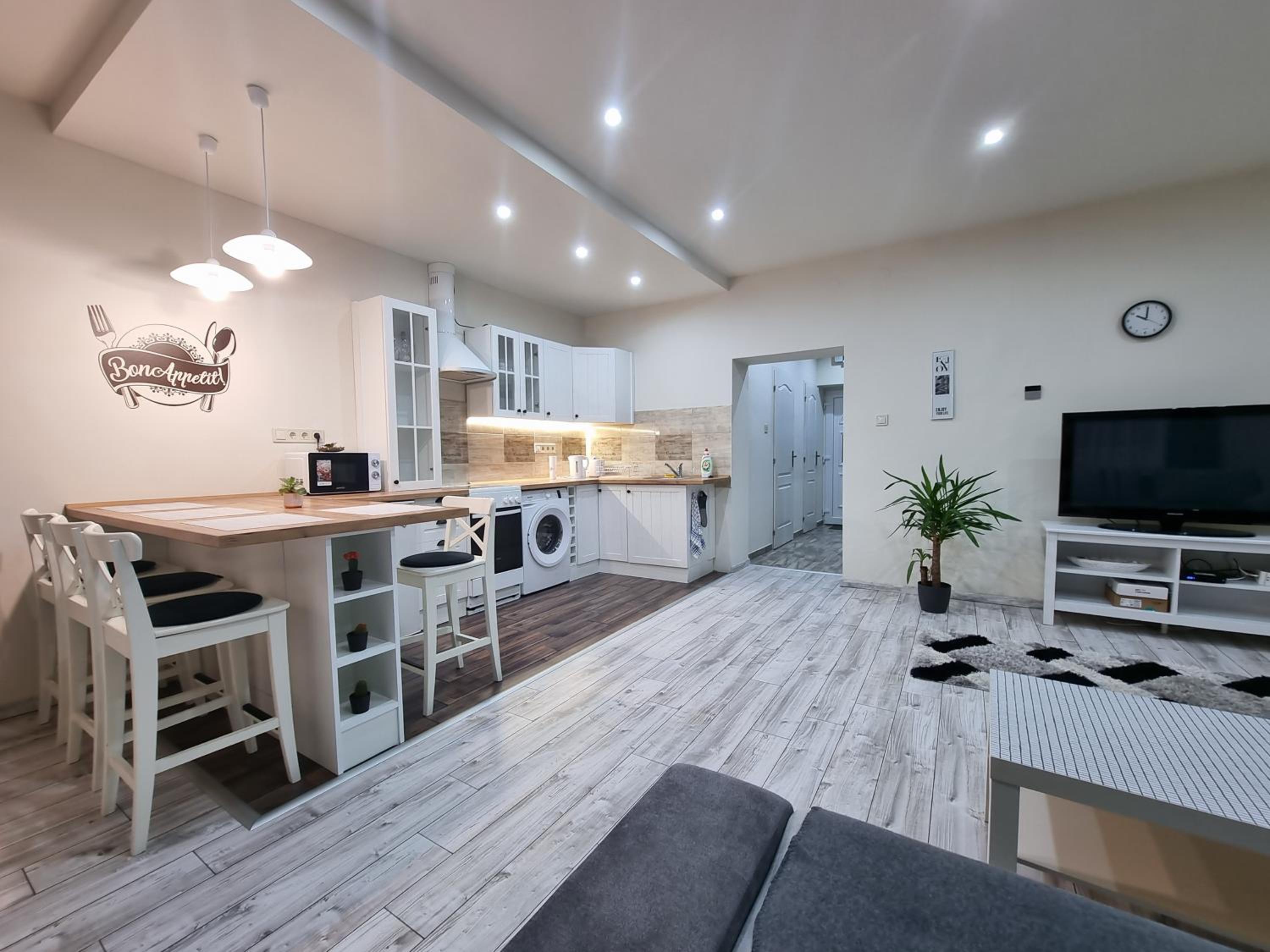 One-Bedroom Apartment - Photo 13
