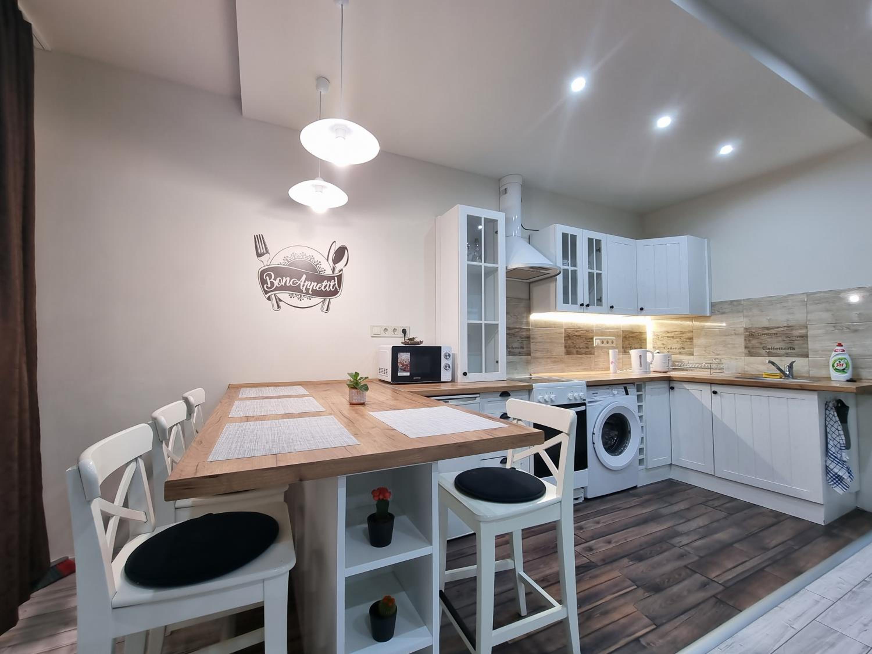 One-Bedroom Apartment - Photo 1