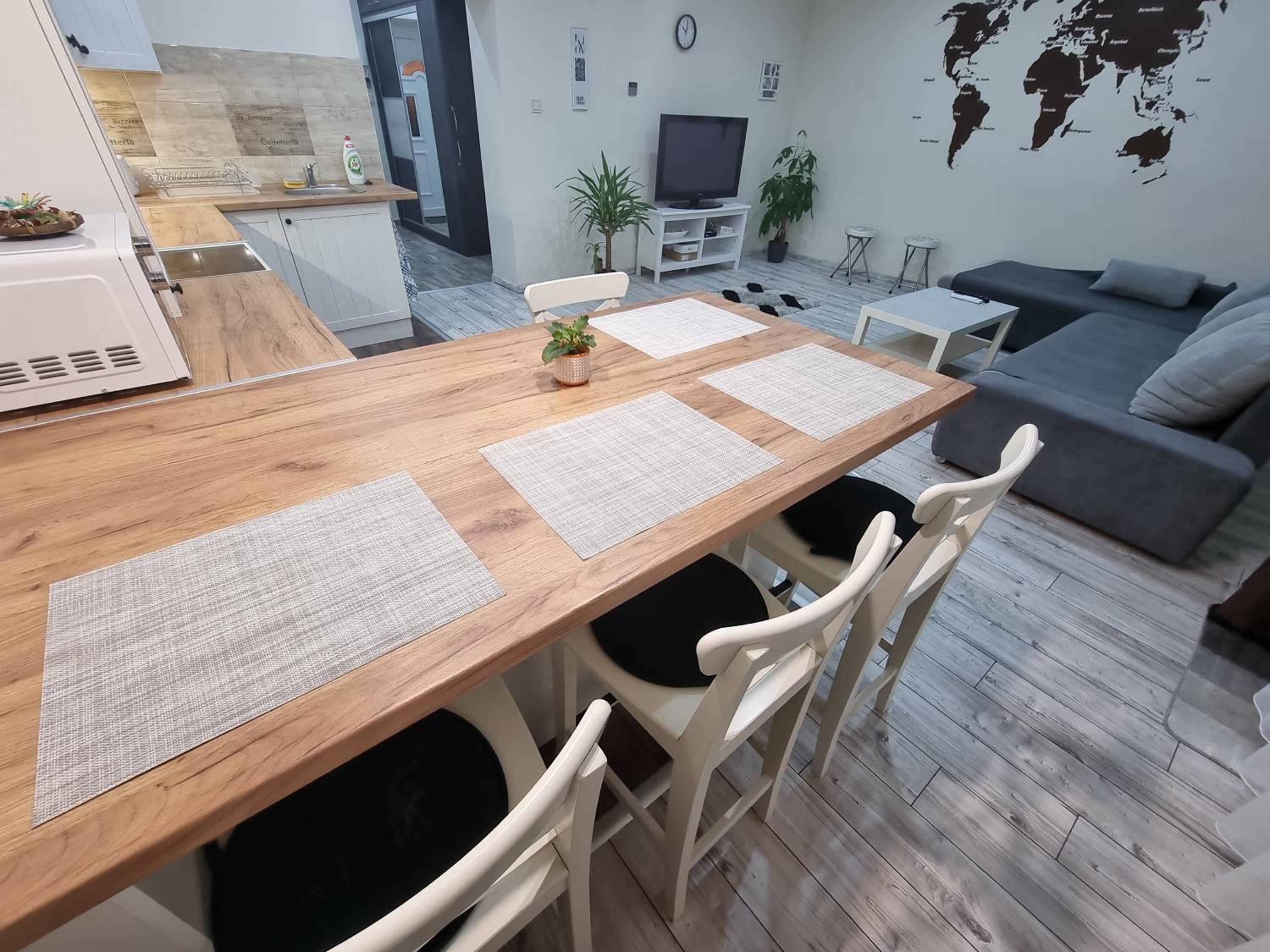 One-Bedroom Apartment - Photo 14