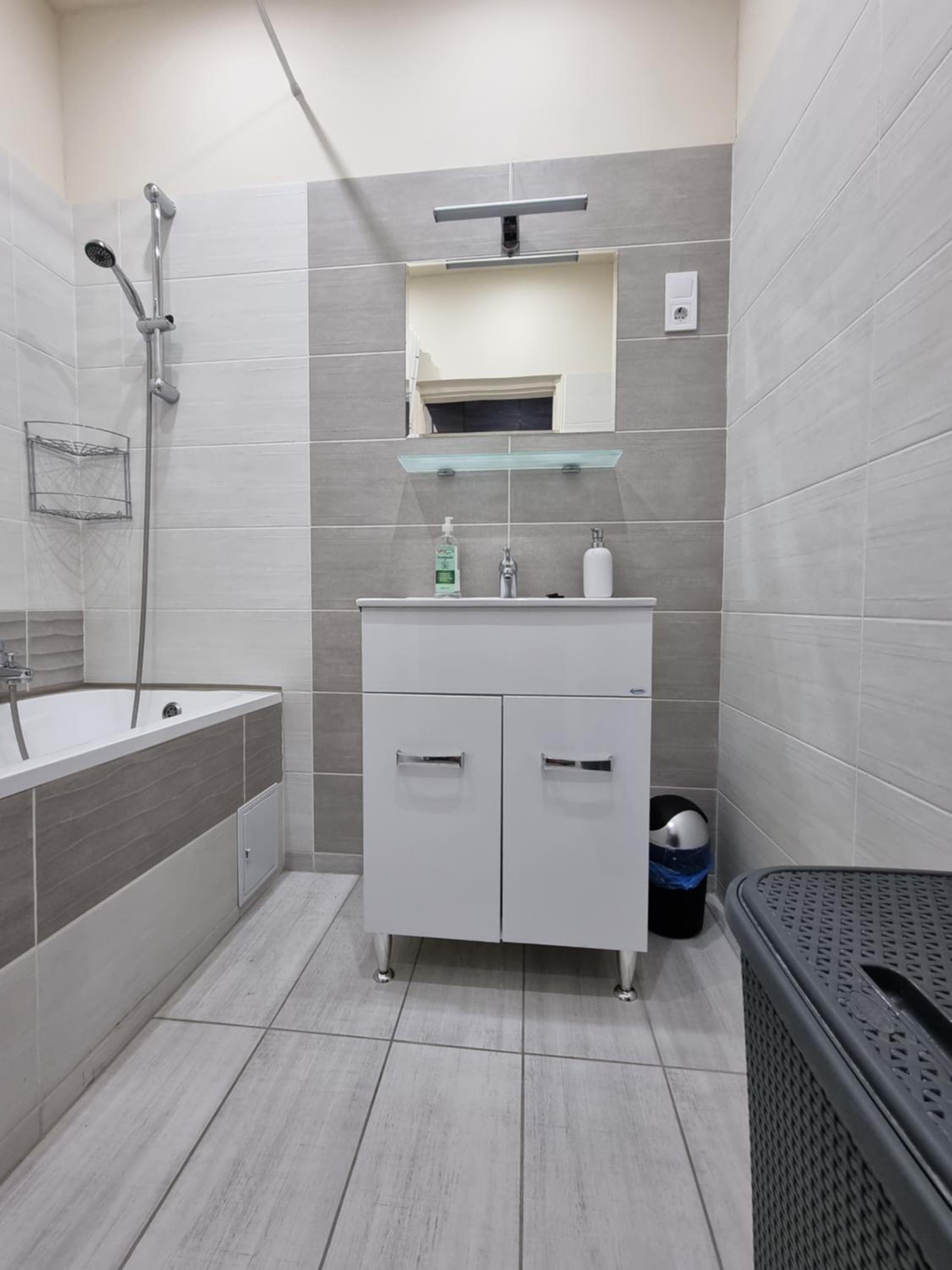 One-Bedroom Apartment - Photo 29