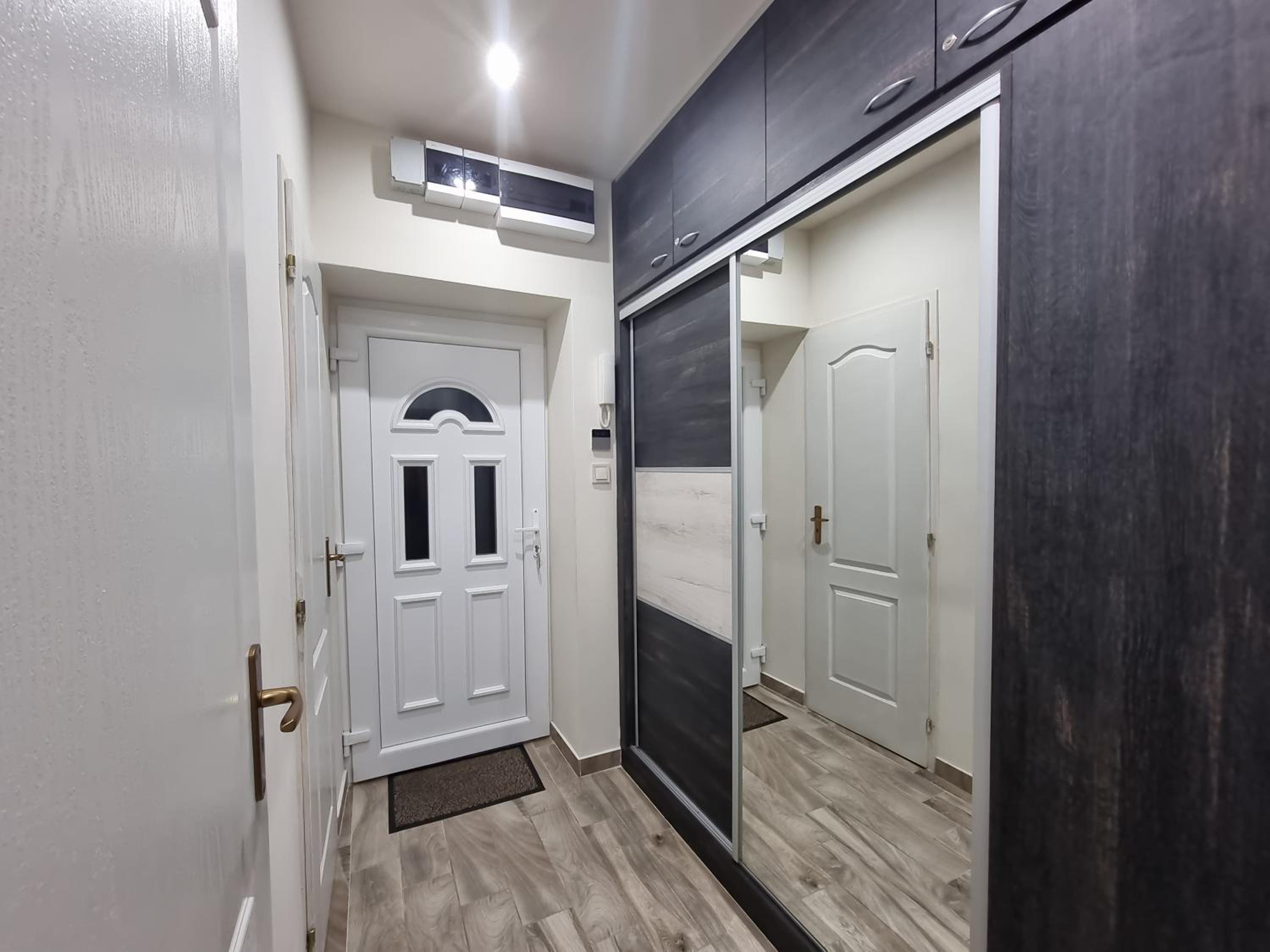 One-Bedroom Apartment - Photo 40