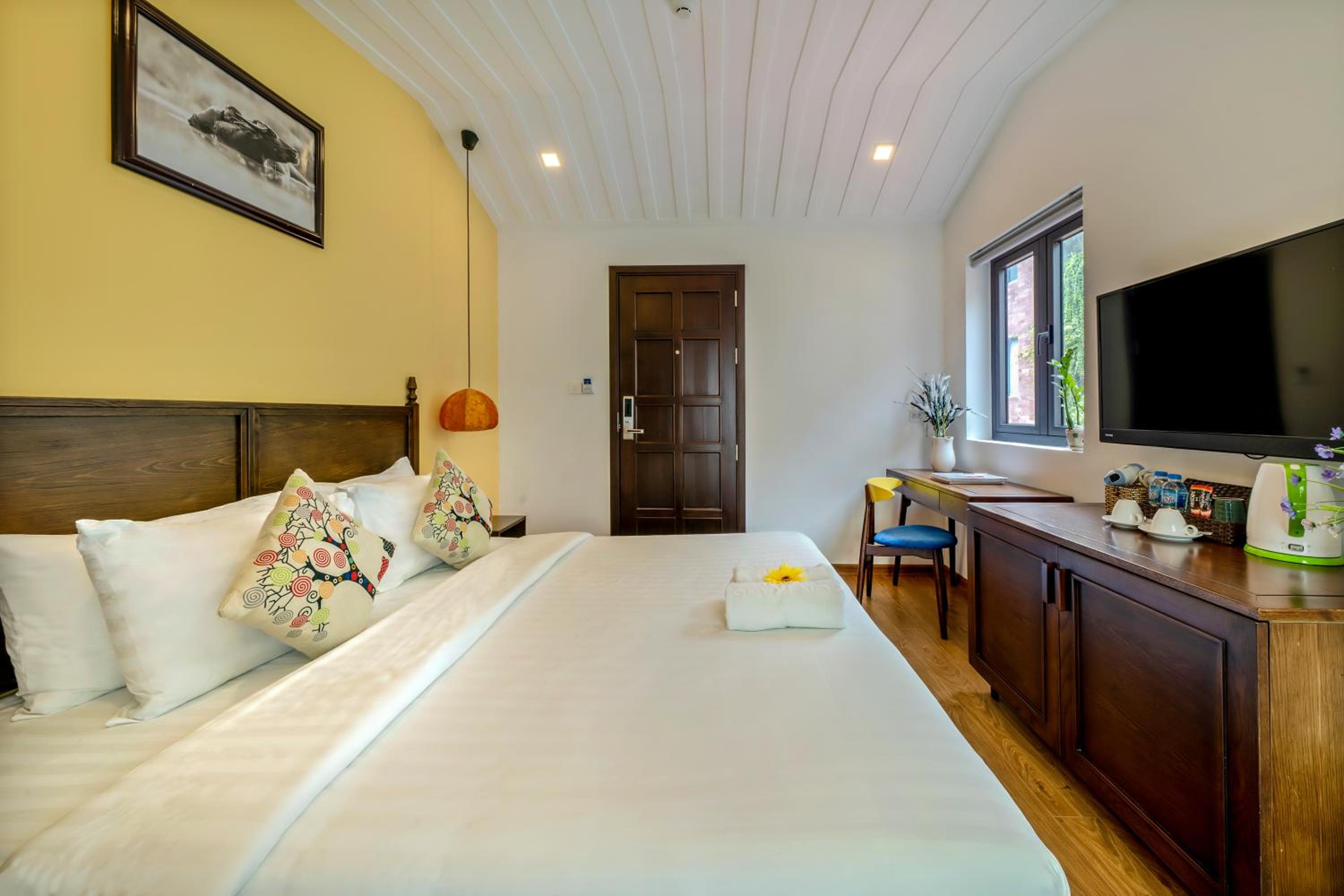 Deluxe Queen Room - Photo 2