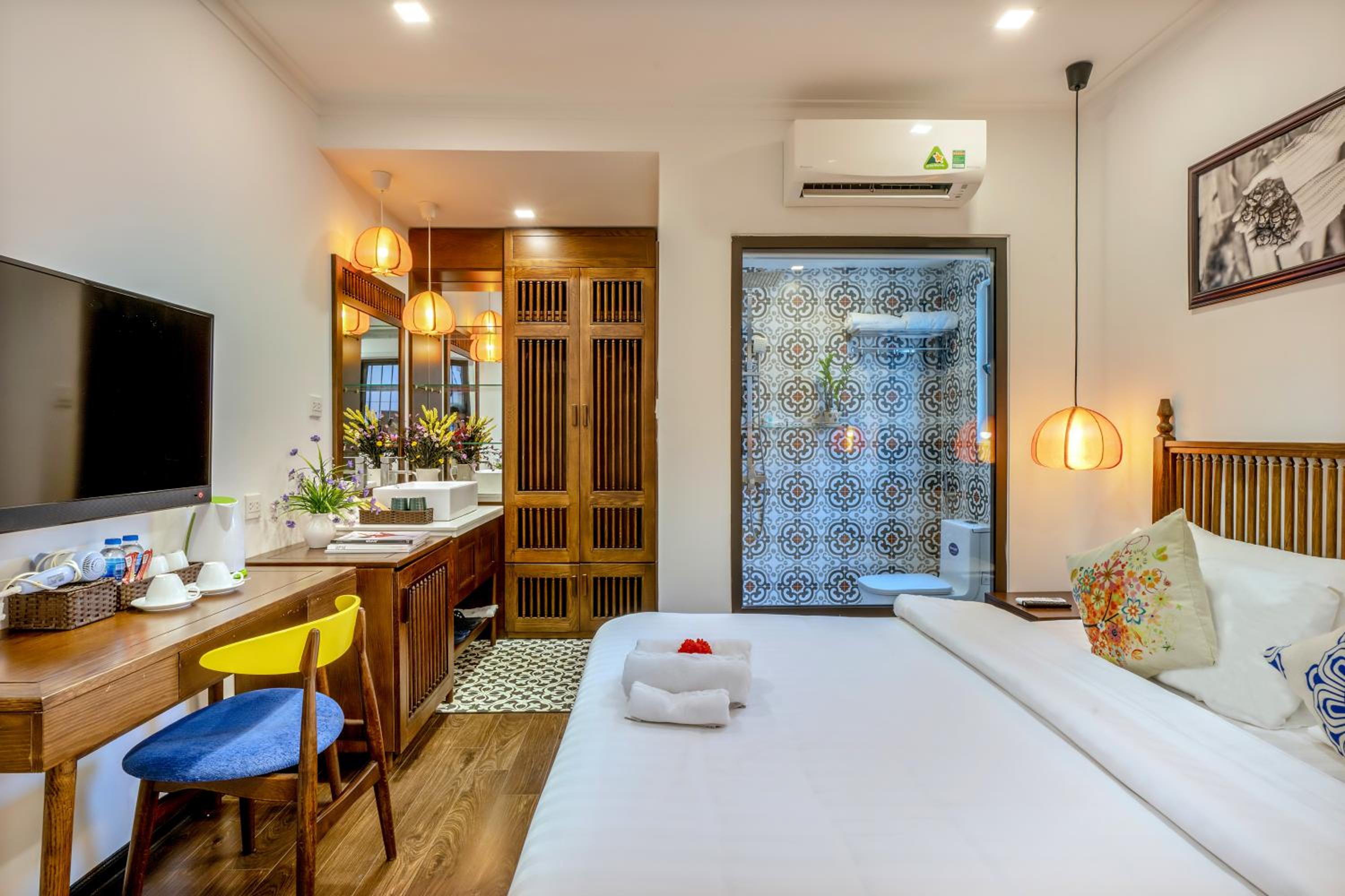 Deluxe Queen Room - Photo 6