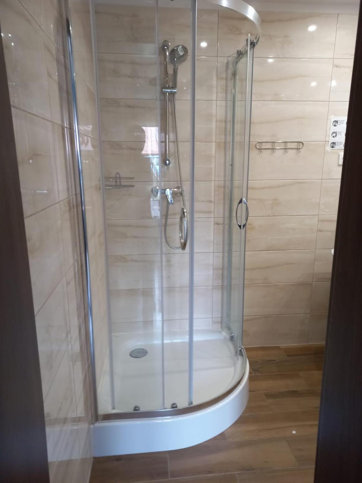 Double Room with Private Bathroom - Photo 3